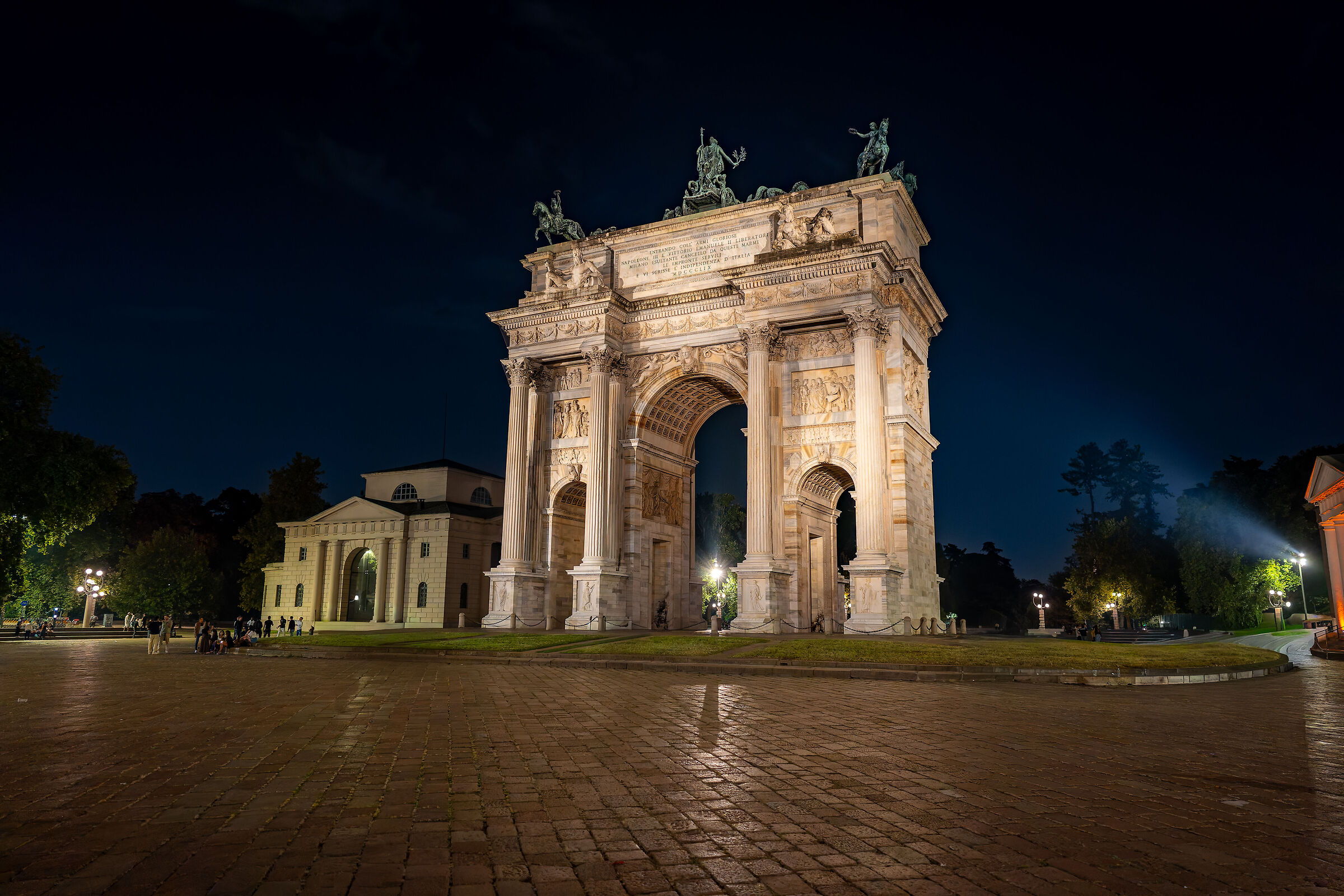 Arc de Triomphe at night
