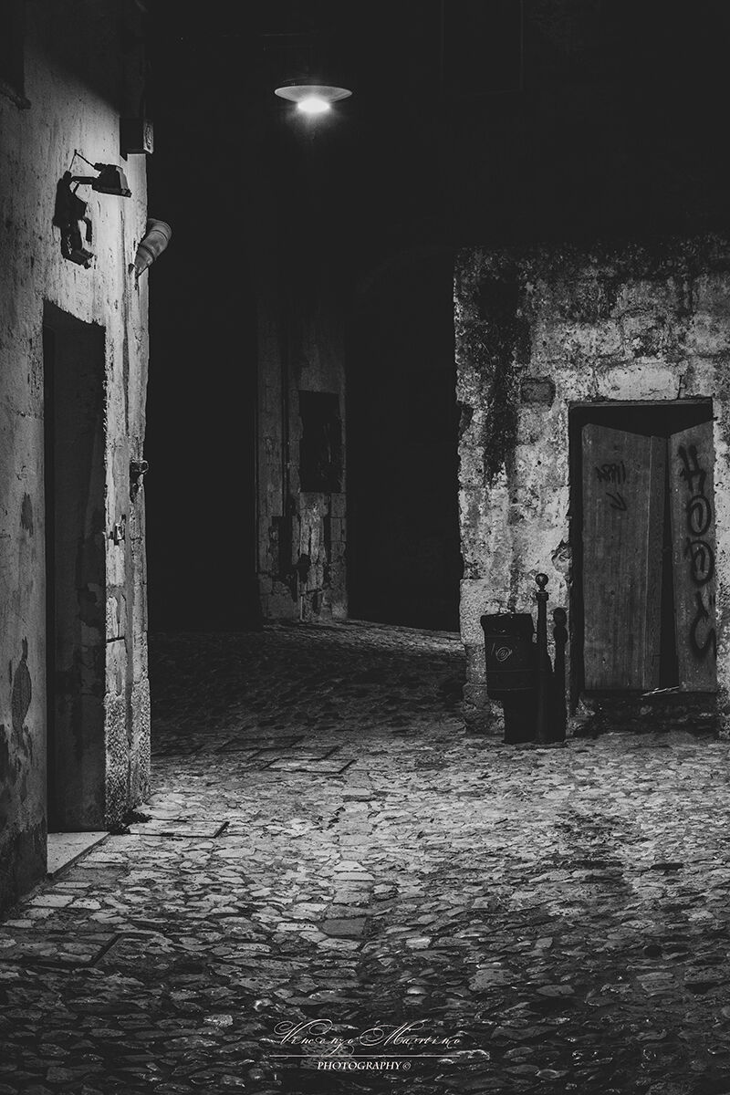 Vicoli notturni a Matera