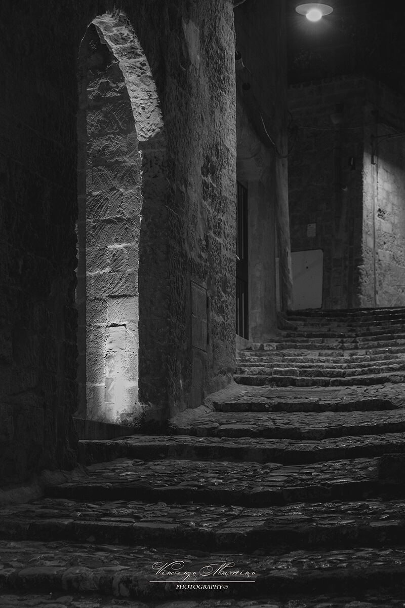 Vicoli notturni a Matera