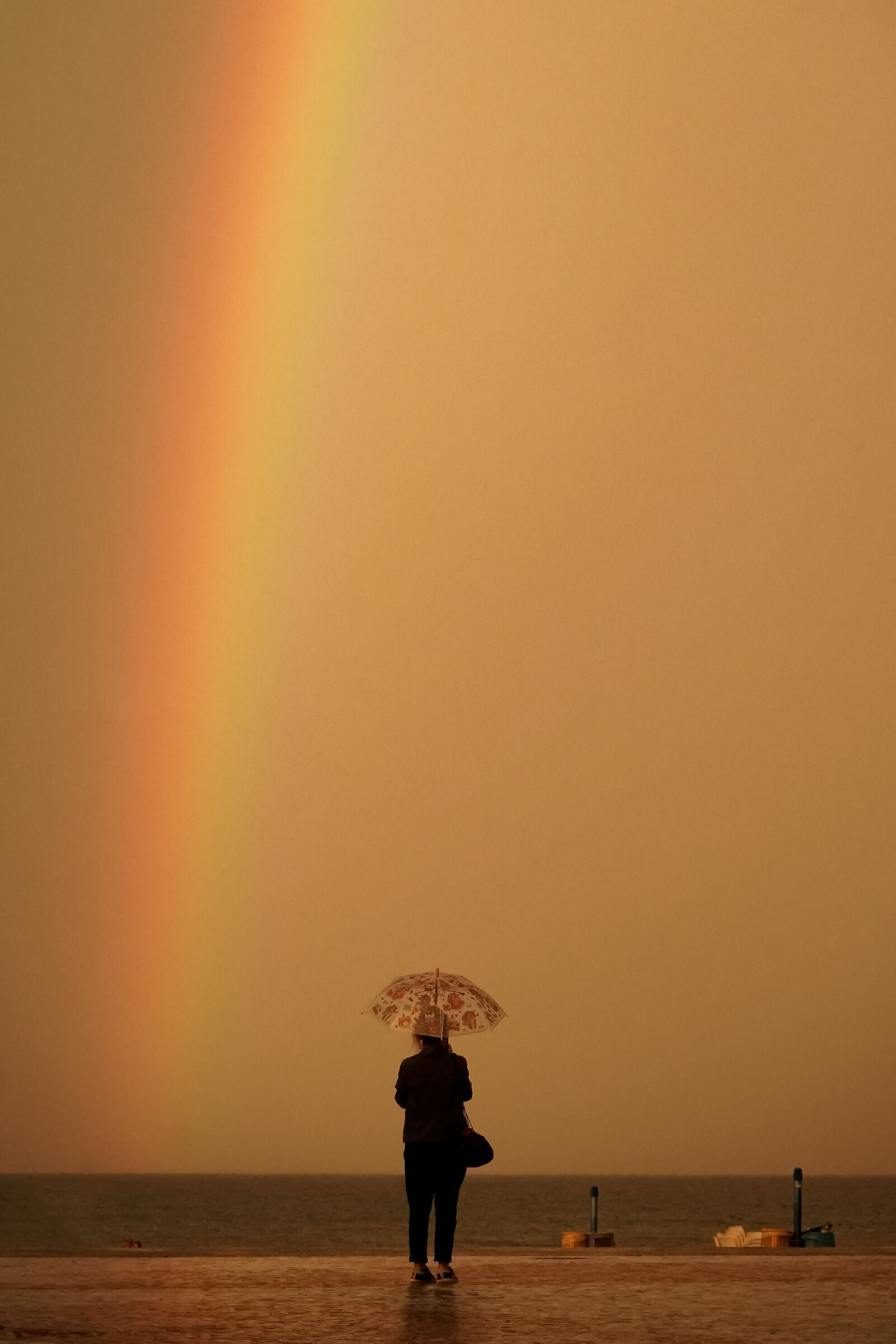 Arcobaleno, tramonto, pioggia e mare