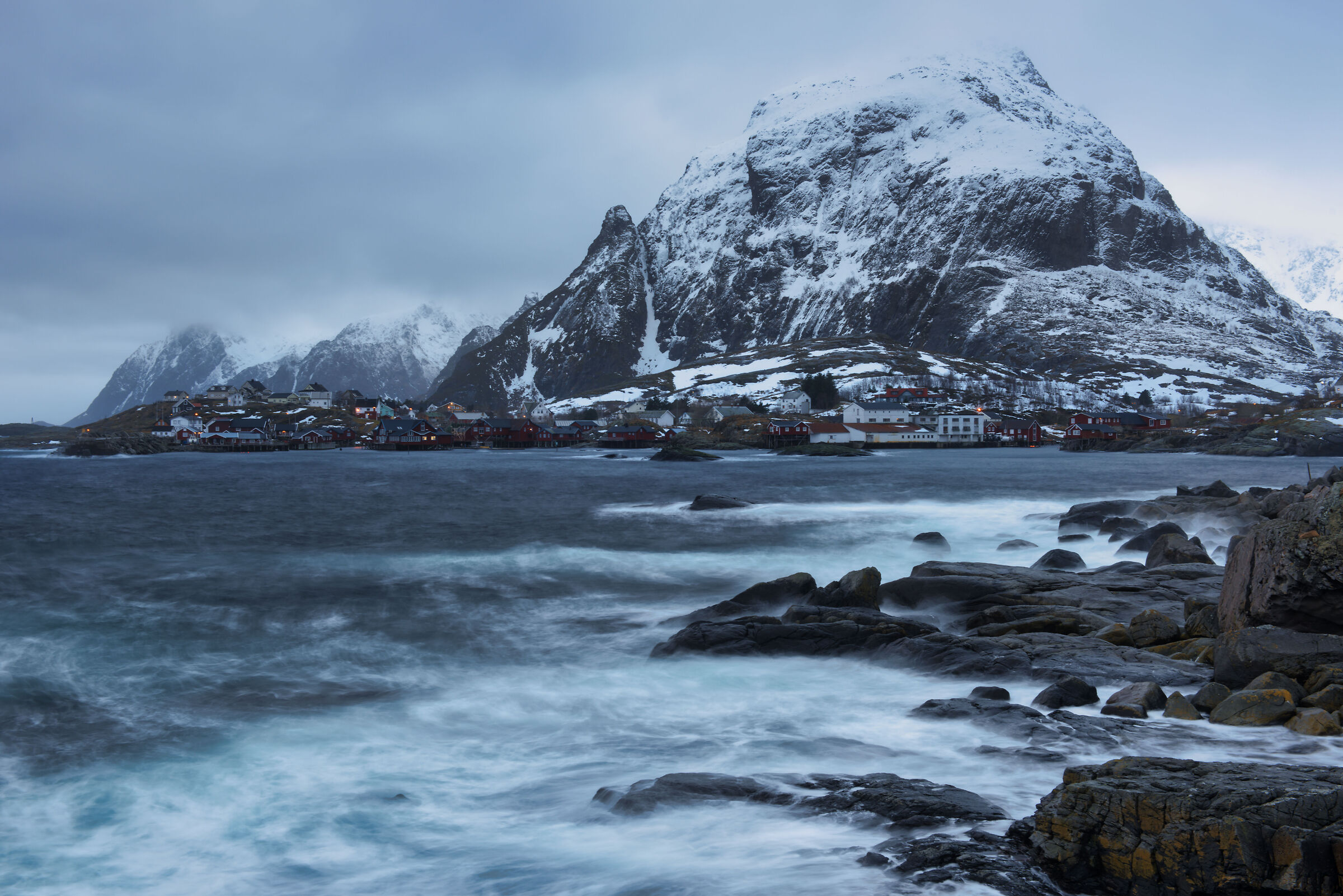 Il paesino di Å in una giornata di tempesta
