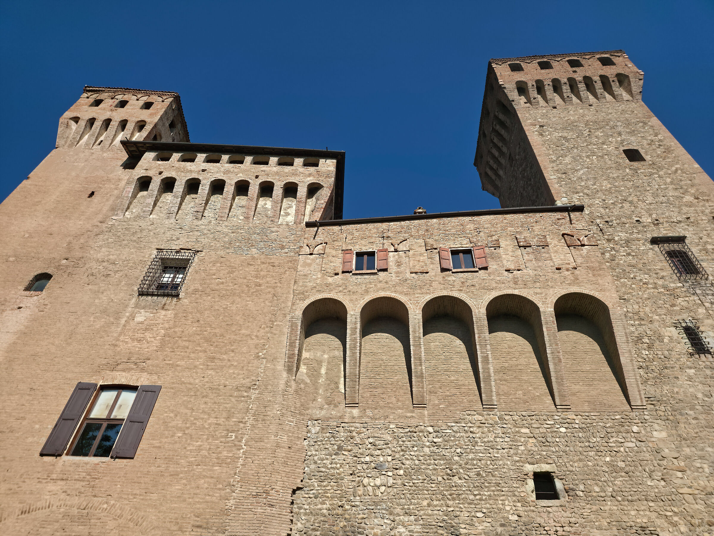 Rocca di Vignola (MO) tests Samsung S25 Edge