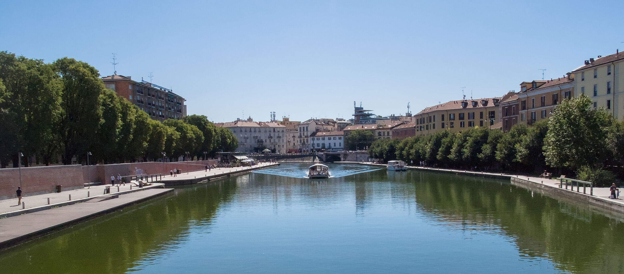 Milano, Navigli, La Darsena, Chiatta