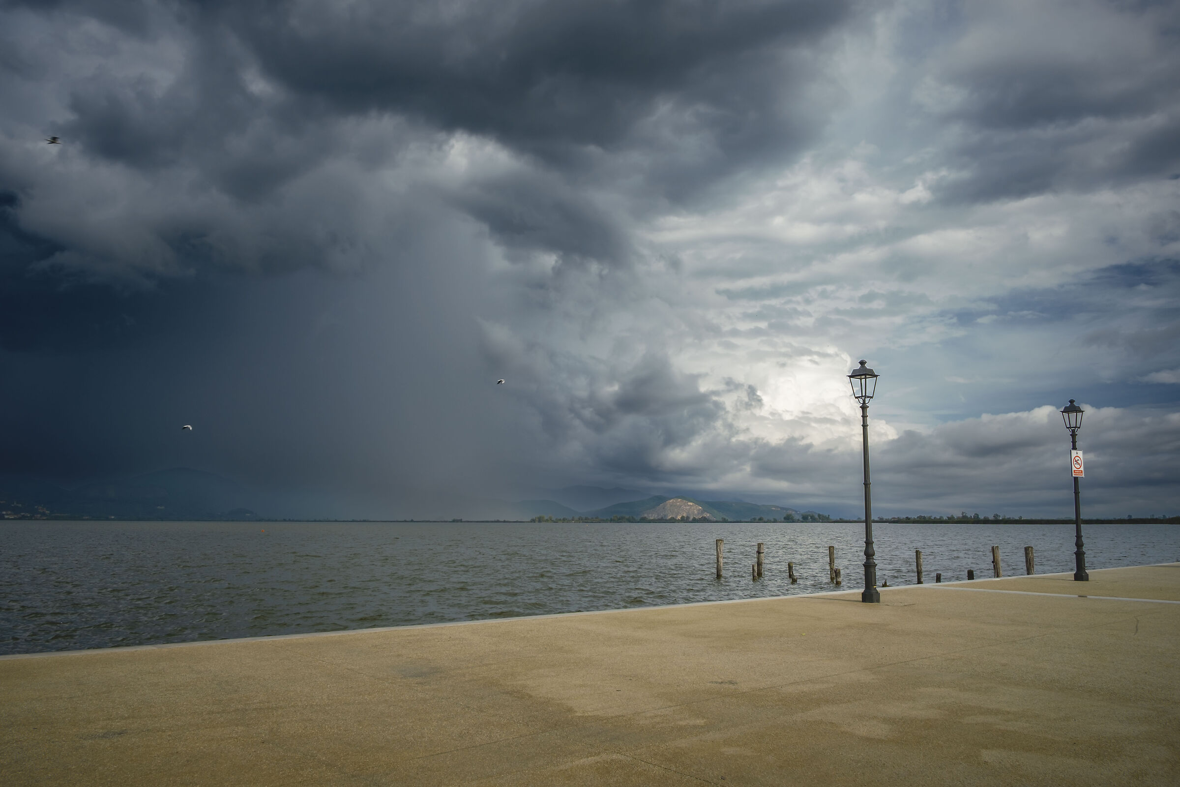 Temporale sul lago