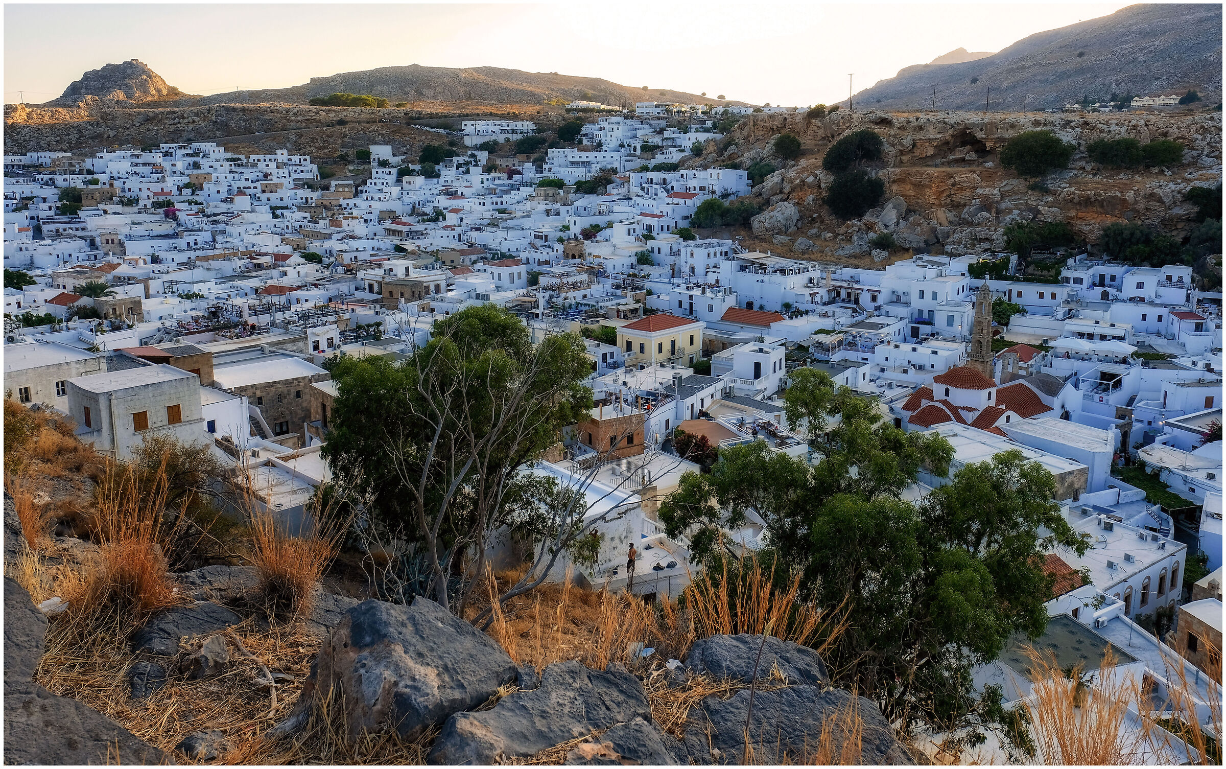 Rodi 2025 Lindos si prepara alla serata ....