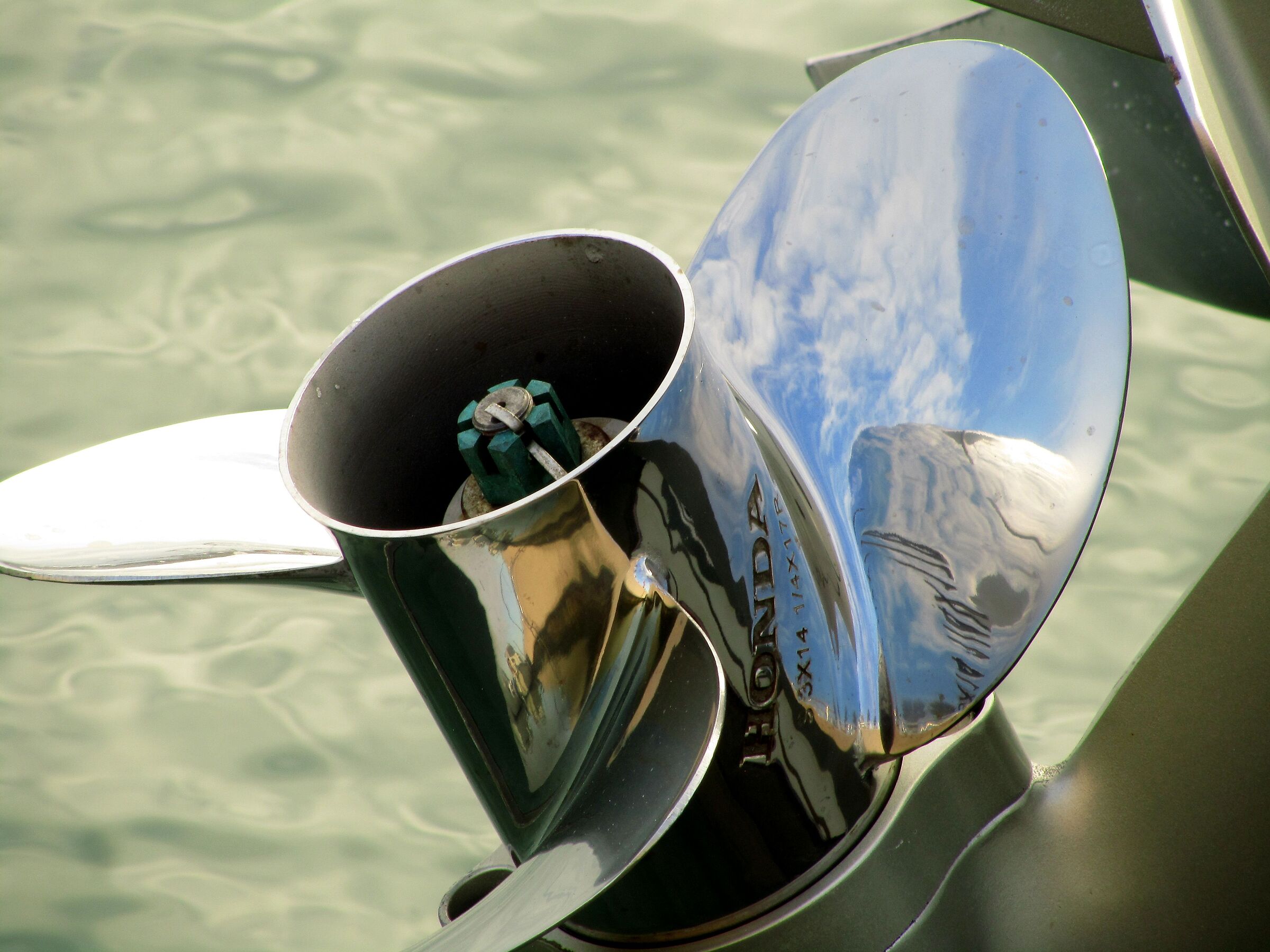 CELO MARE TERRA in reflection