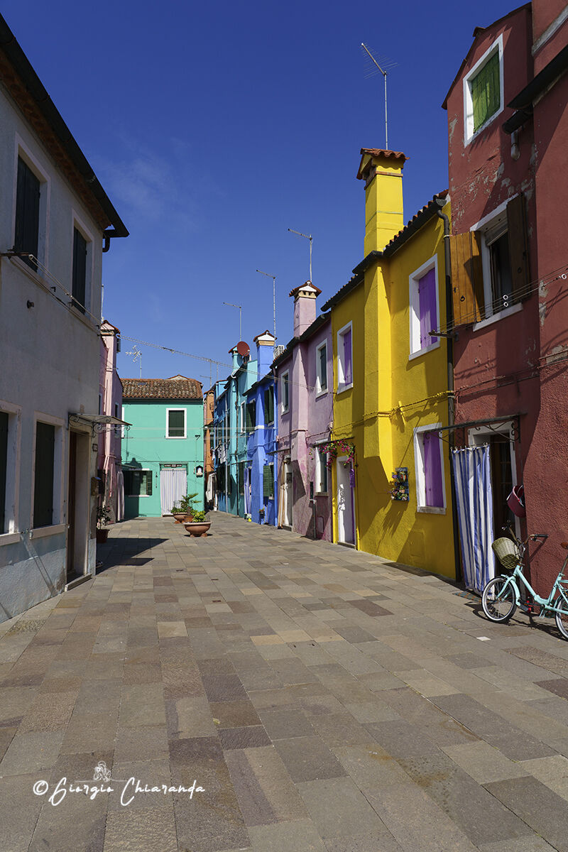 Tra calli e campielli di Burano.