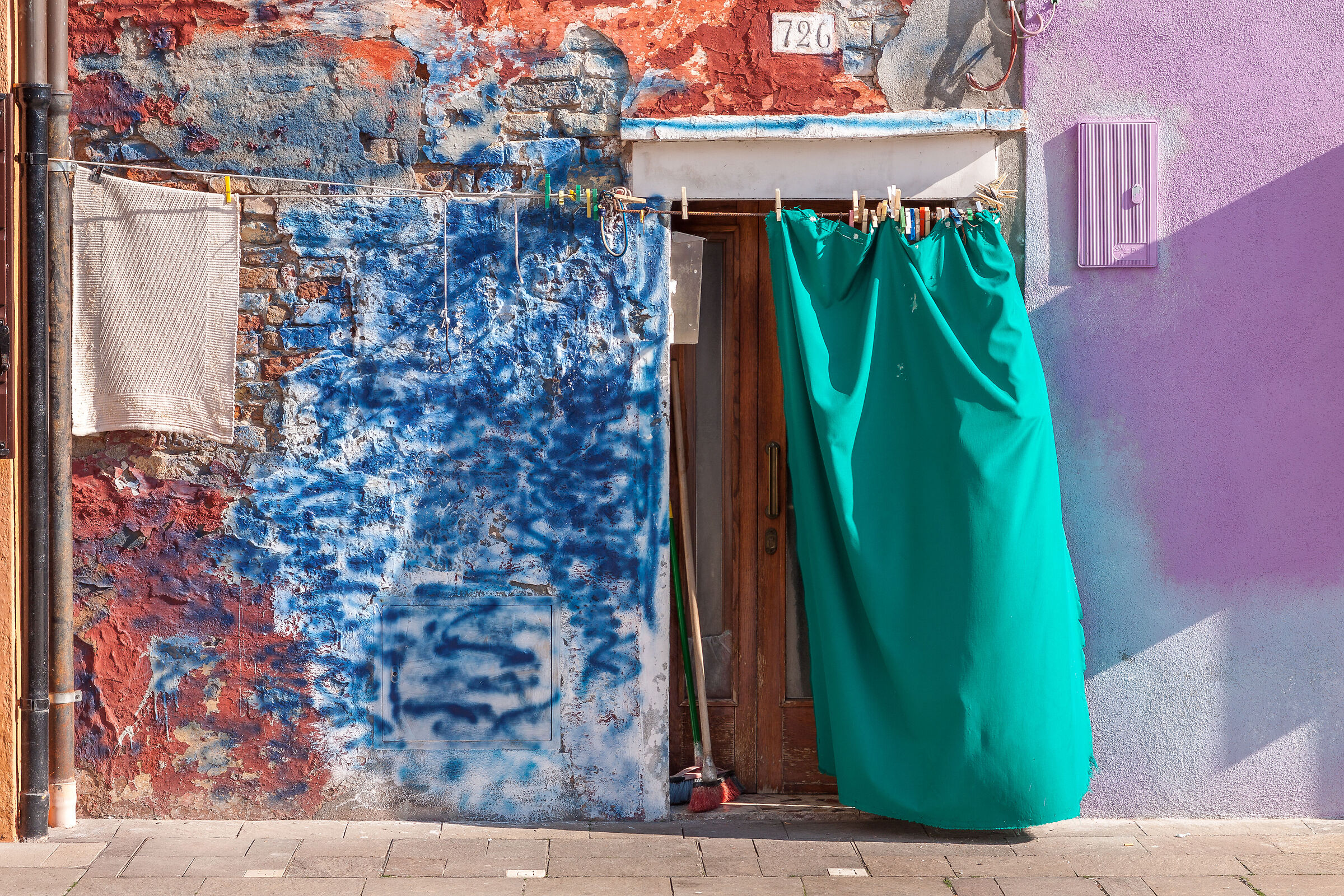 vibrante e disordinato arcobaleno Burano