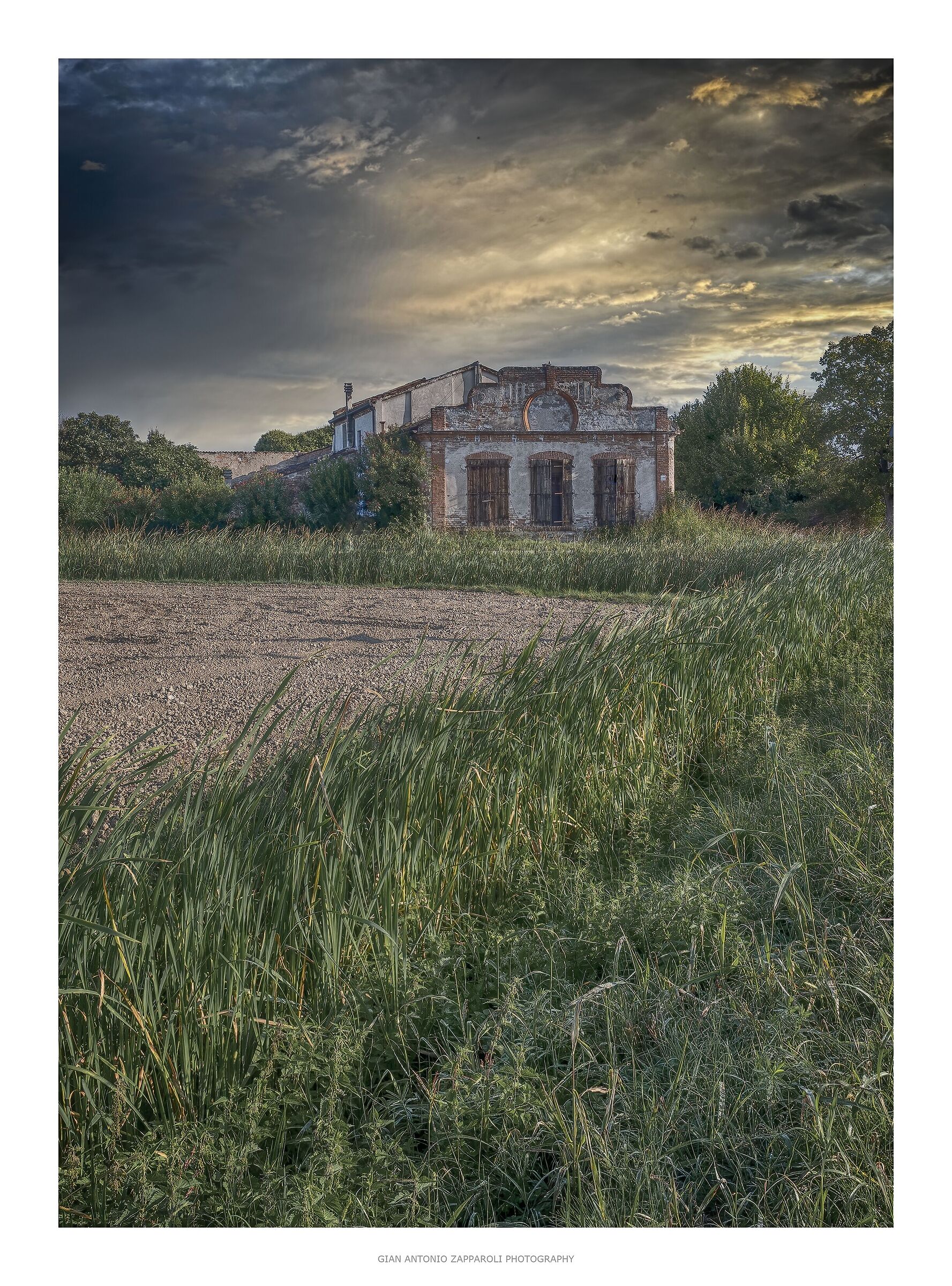 An old disused "toll booth"