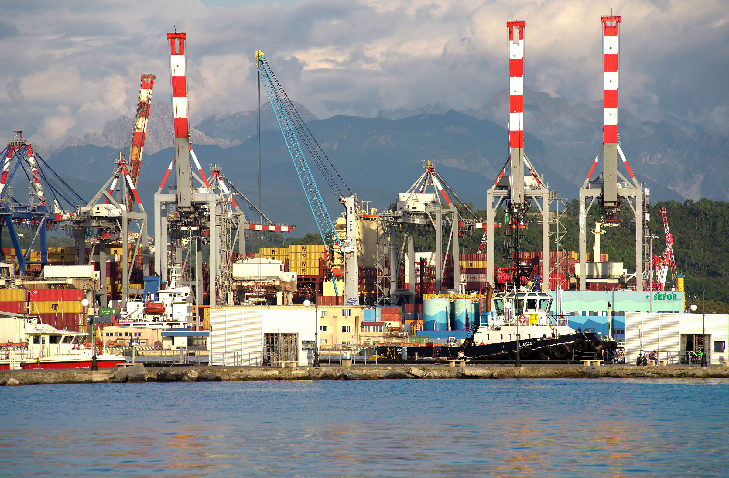 The colors of the port