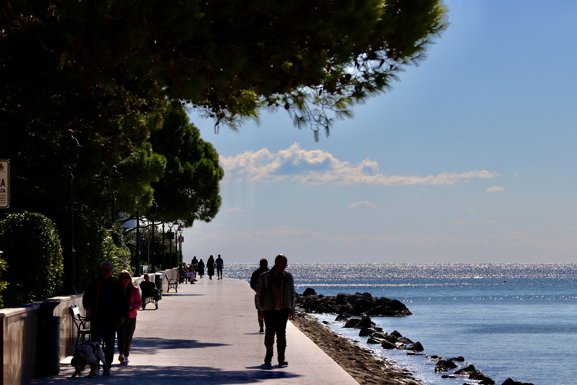 Promenade ottobrina sulla diga di Grado