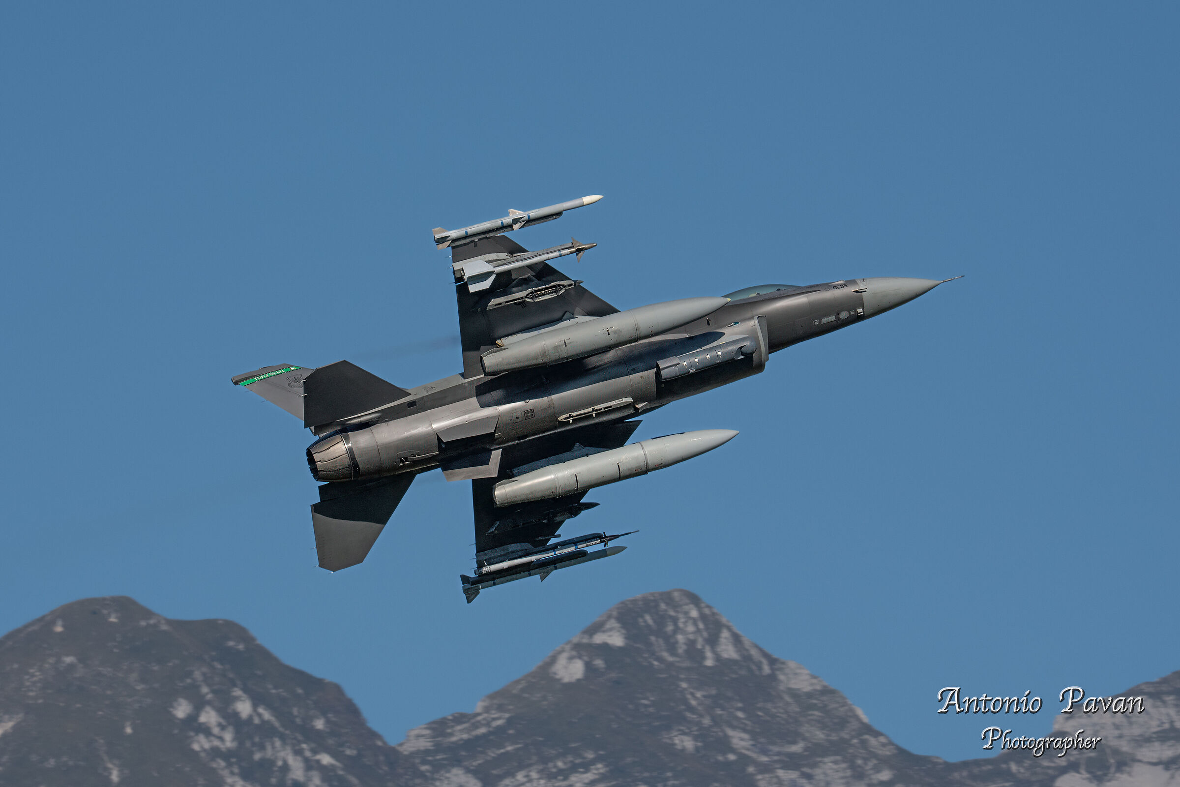 F16 AVIANO