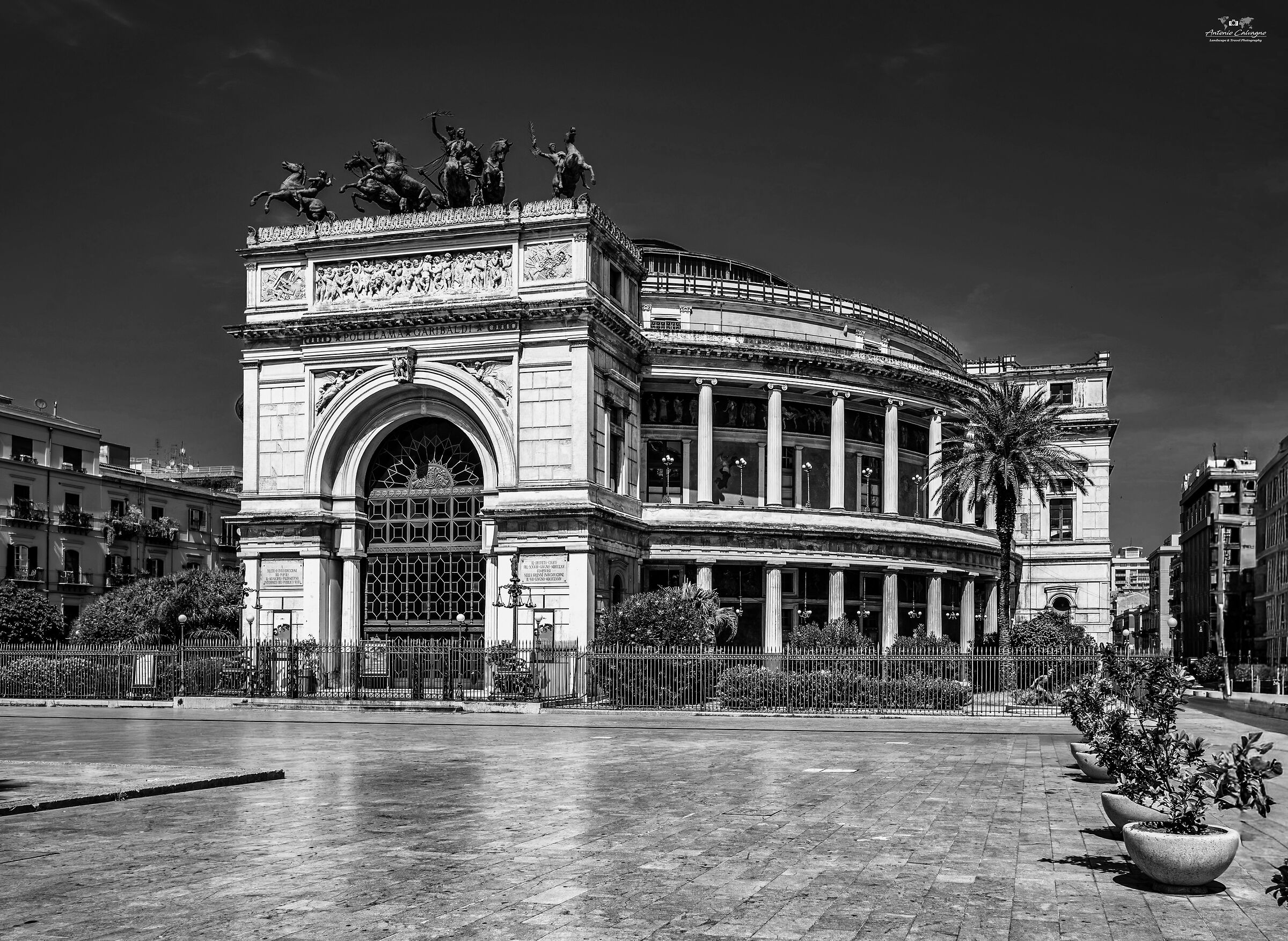 Teatro Politeama Palermo B&W