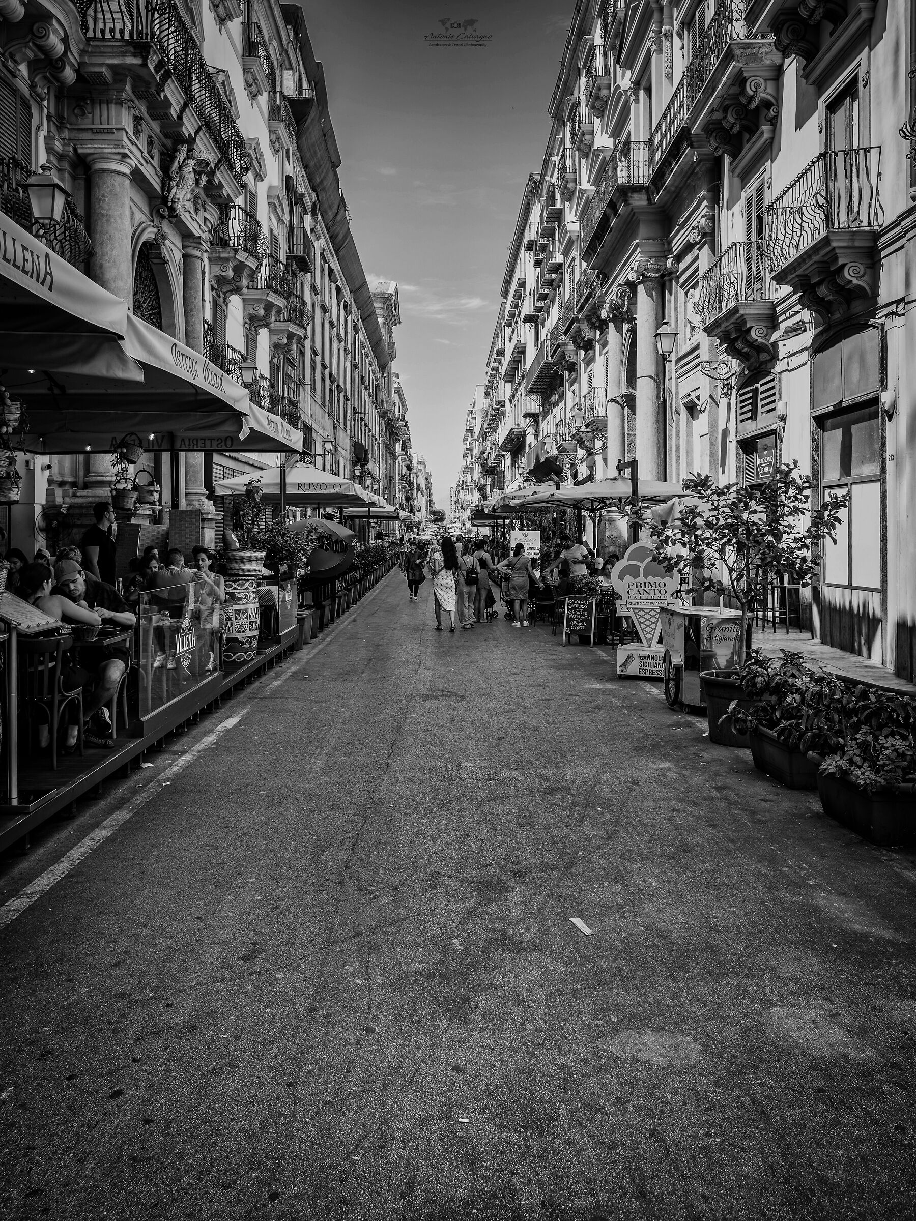 Via Maqueda Palermo B&W