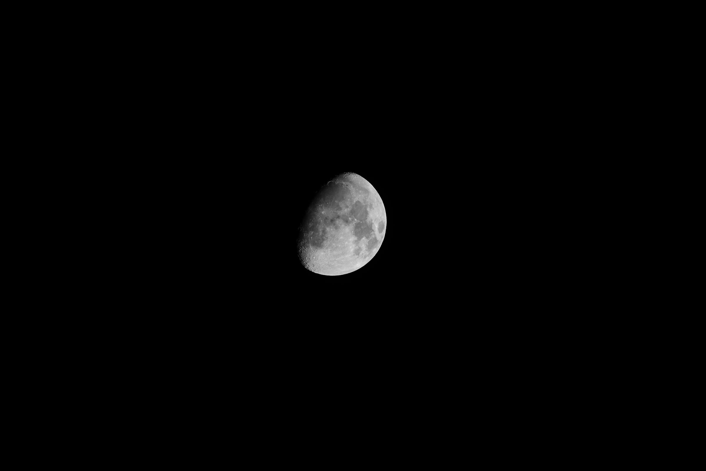 Moon photo without crop with sony at 6600