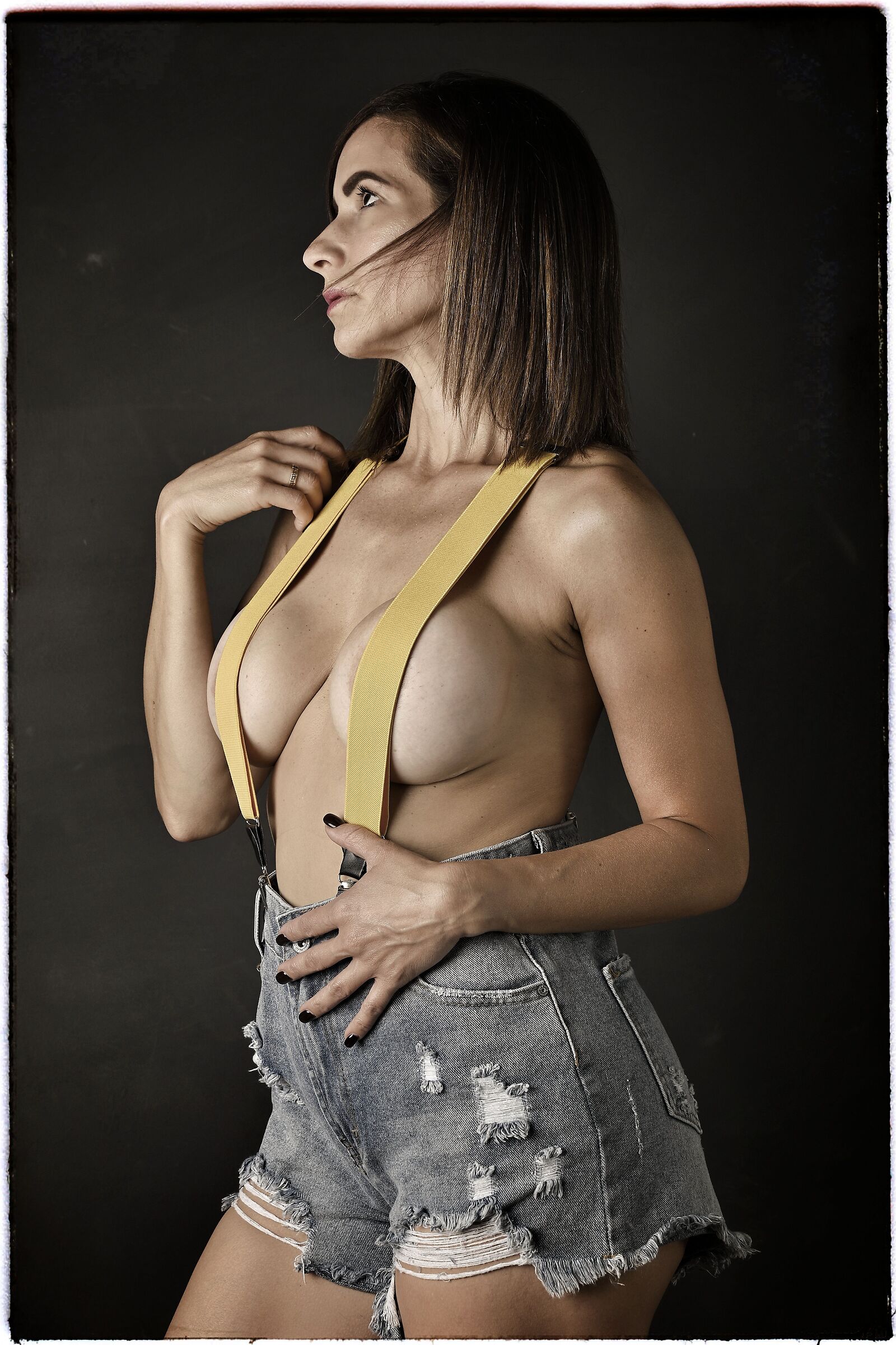 Yellow Braces (profile)