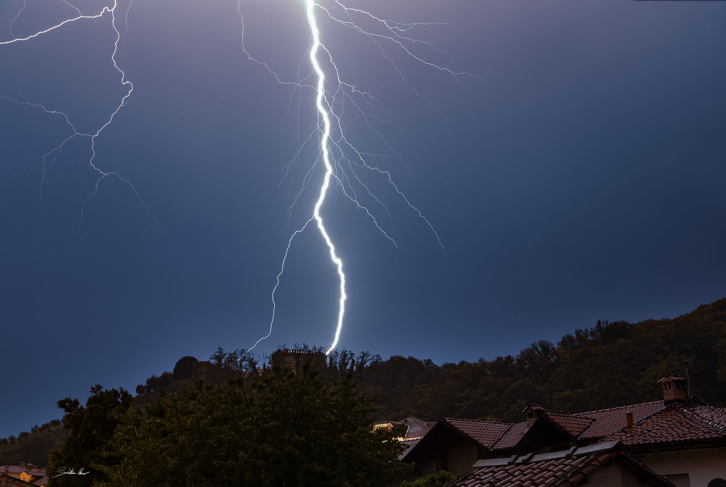 Lampo nella notte sul Castello