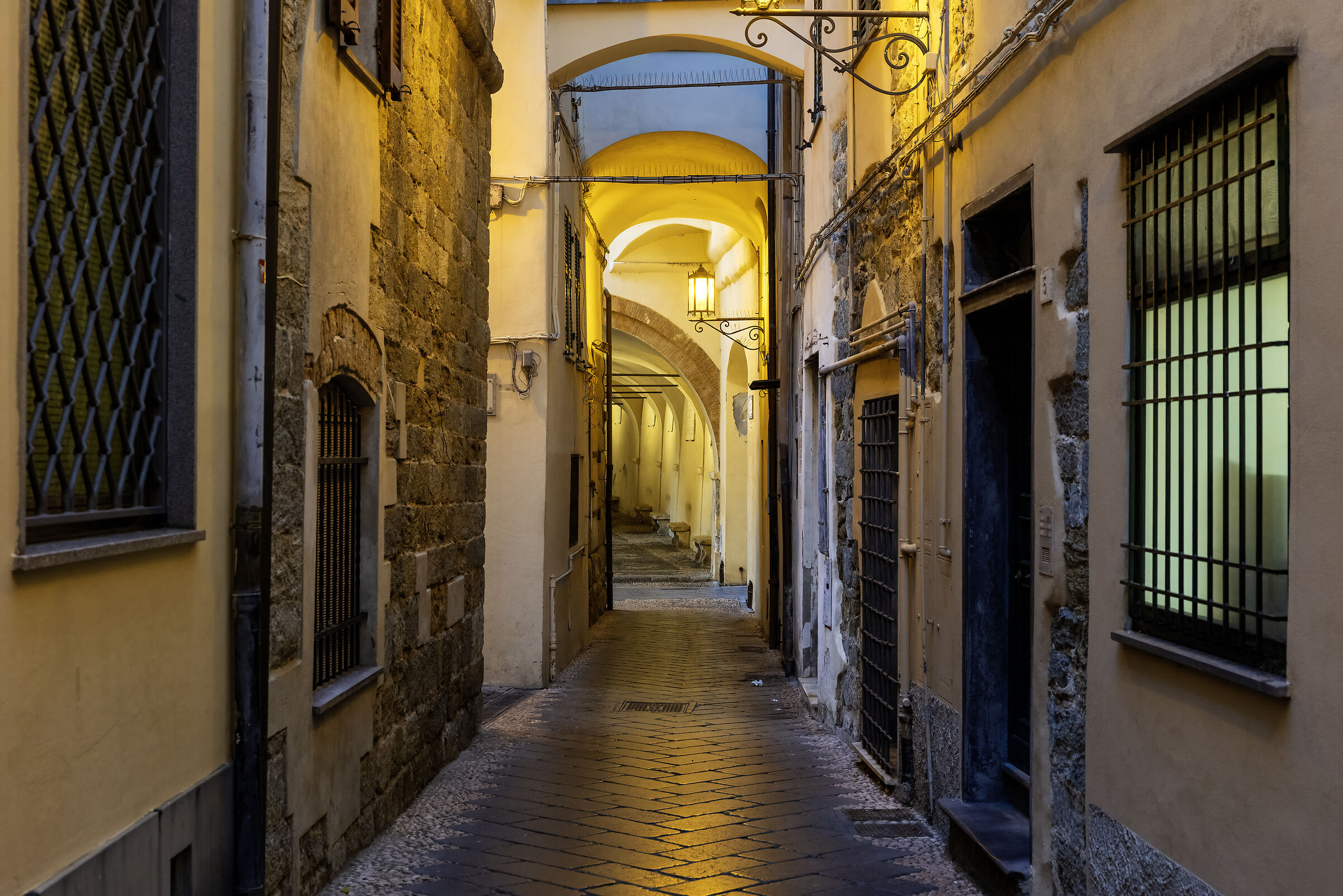 Through the streets of Noli