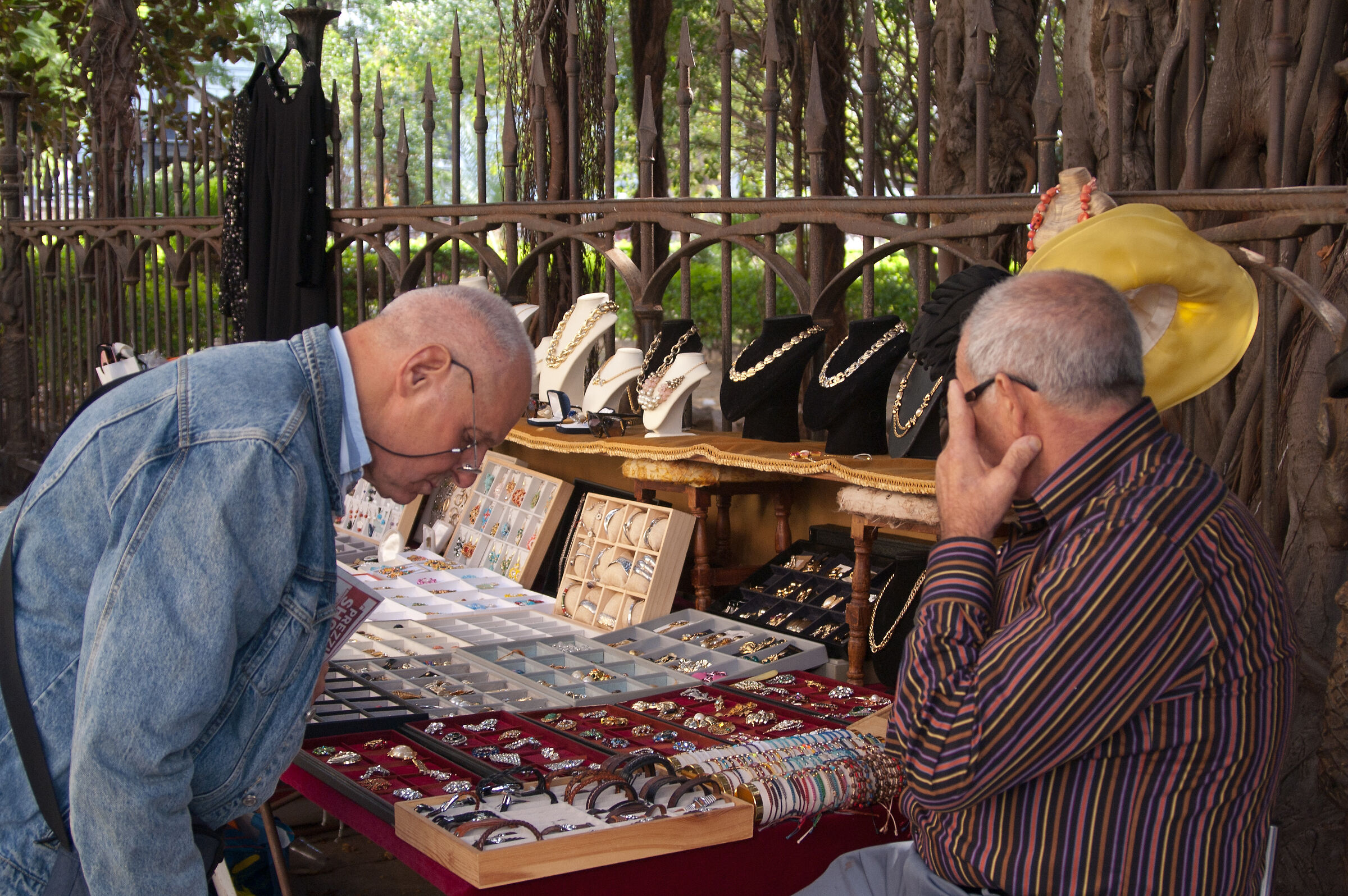 Il mercato delle pulci di piazza Marina