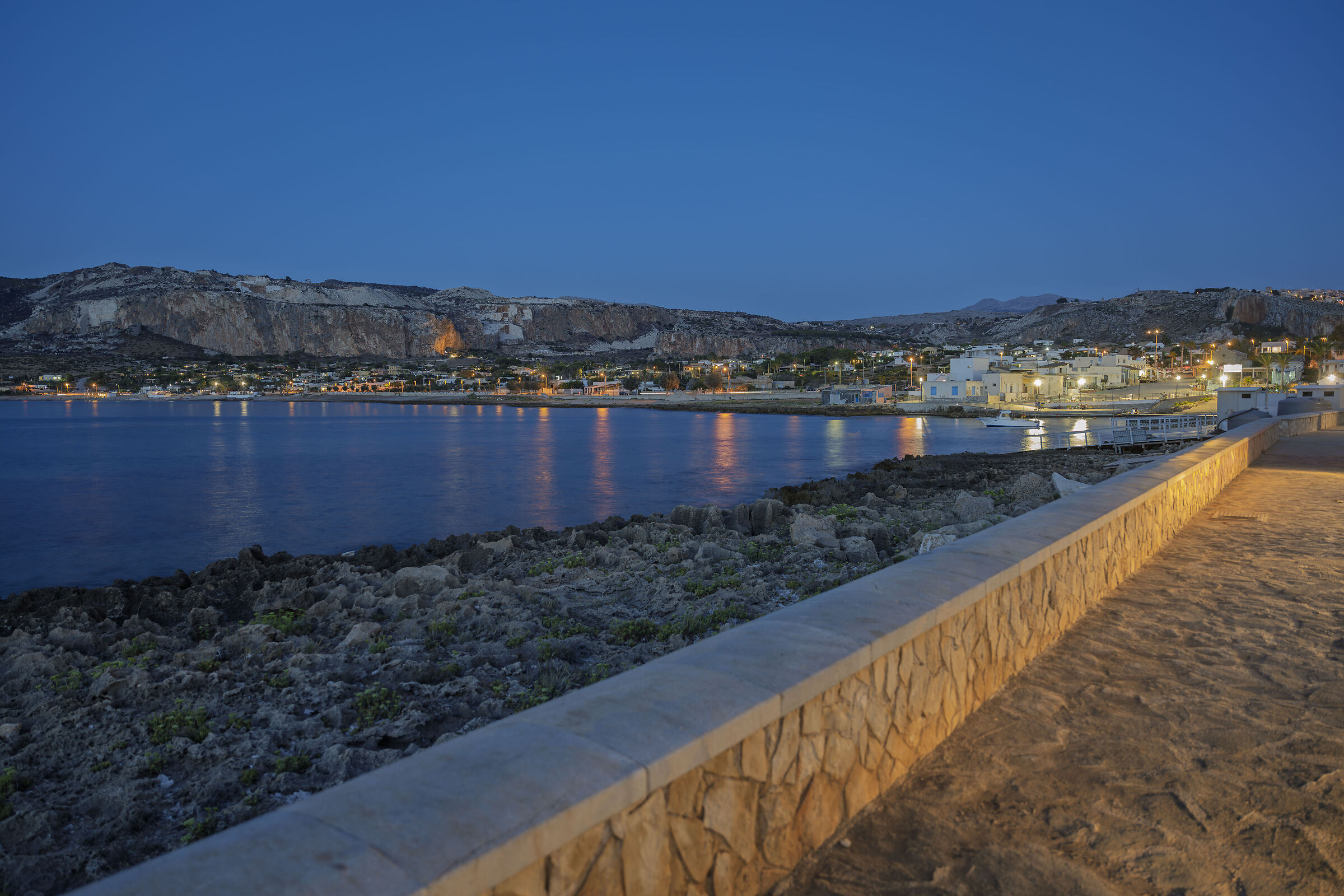 Baia di Cornino al tramonto