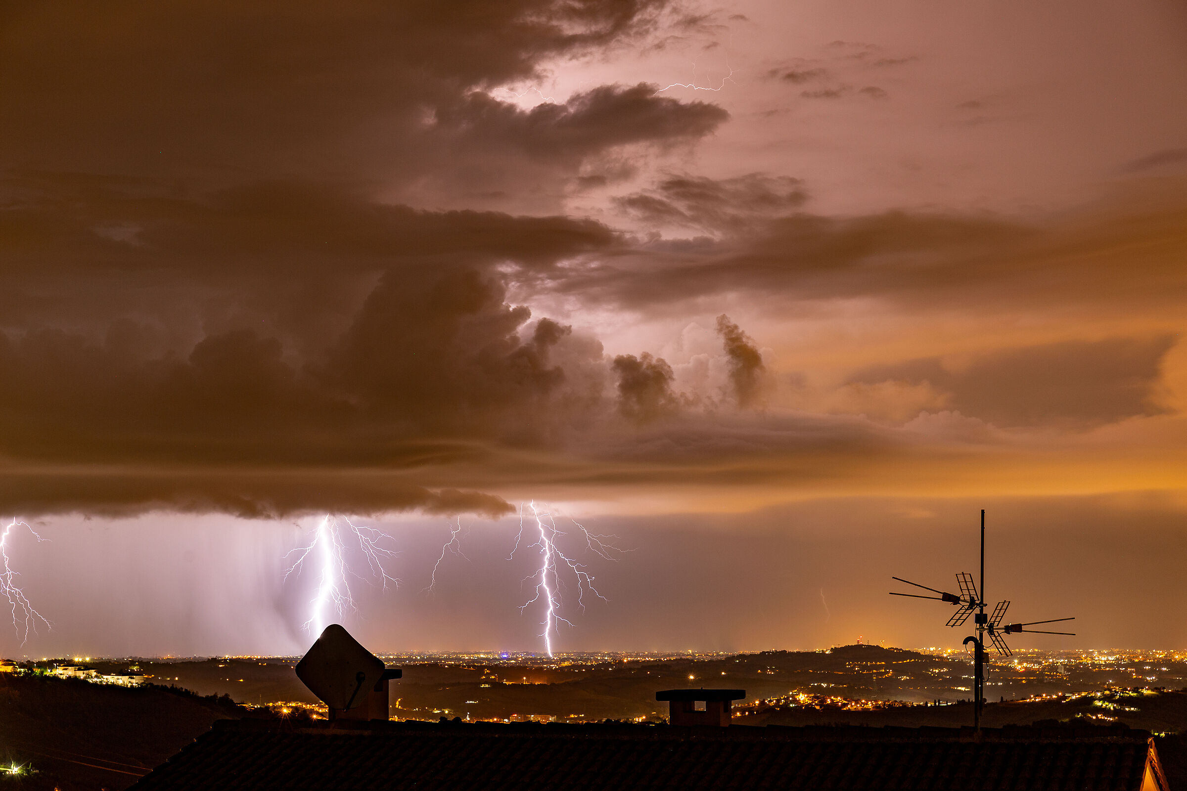 Elettricità nella notte