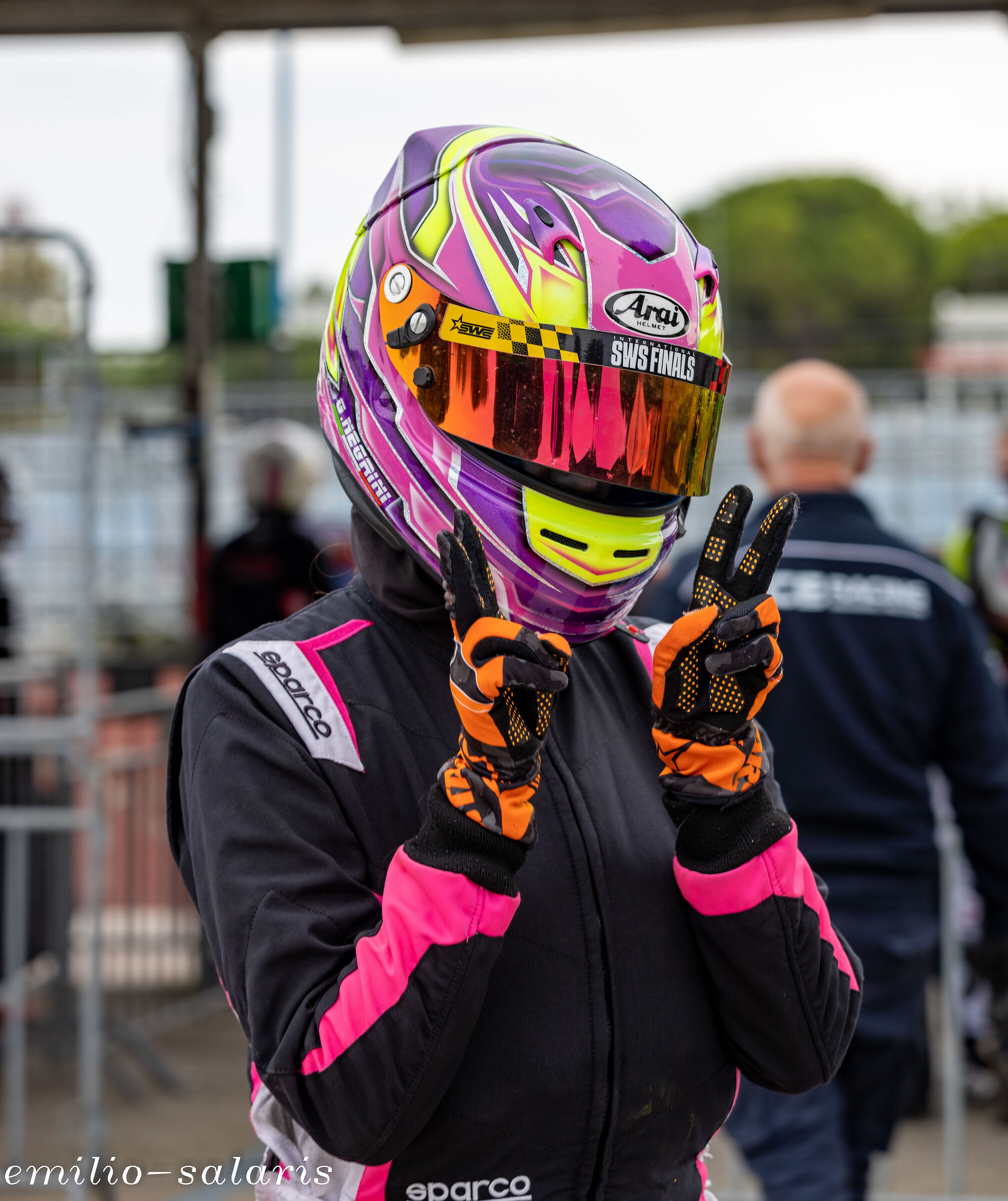 PILOT... WOMAN.... END OF THE RACE