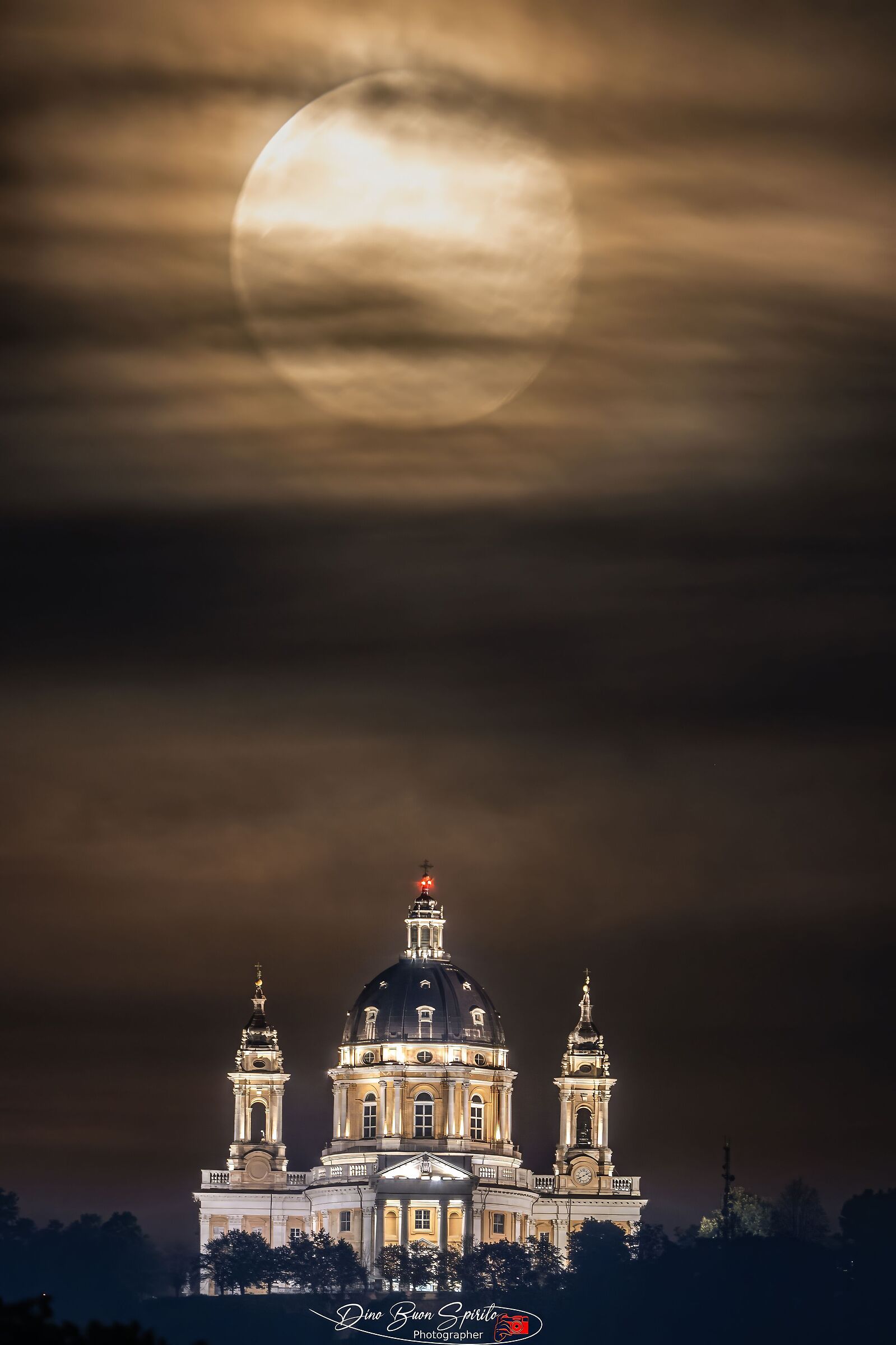 Superga and the moon