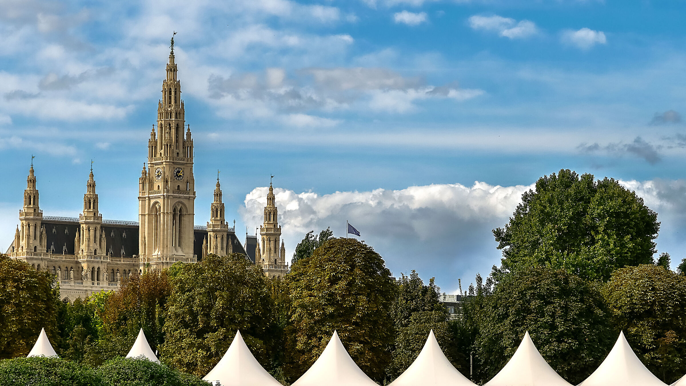 Dal Volksgarten  verso il  Rathaus - Vienna