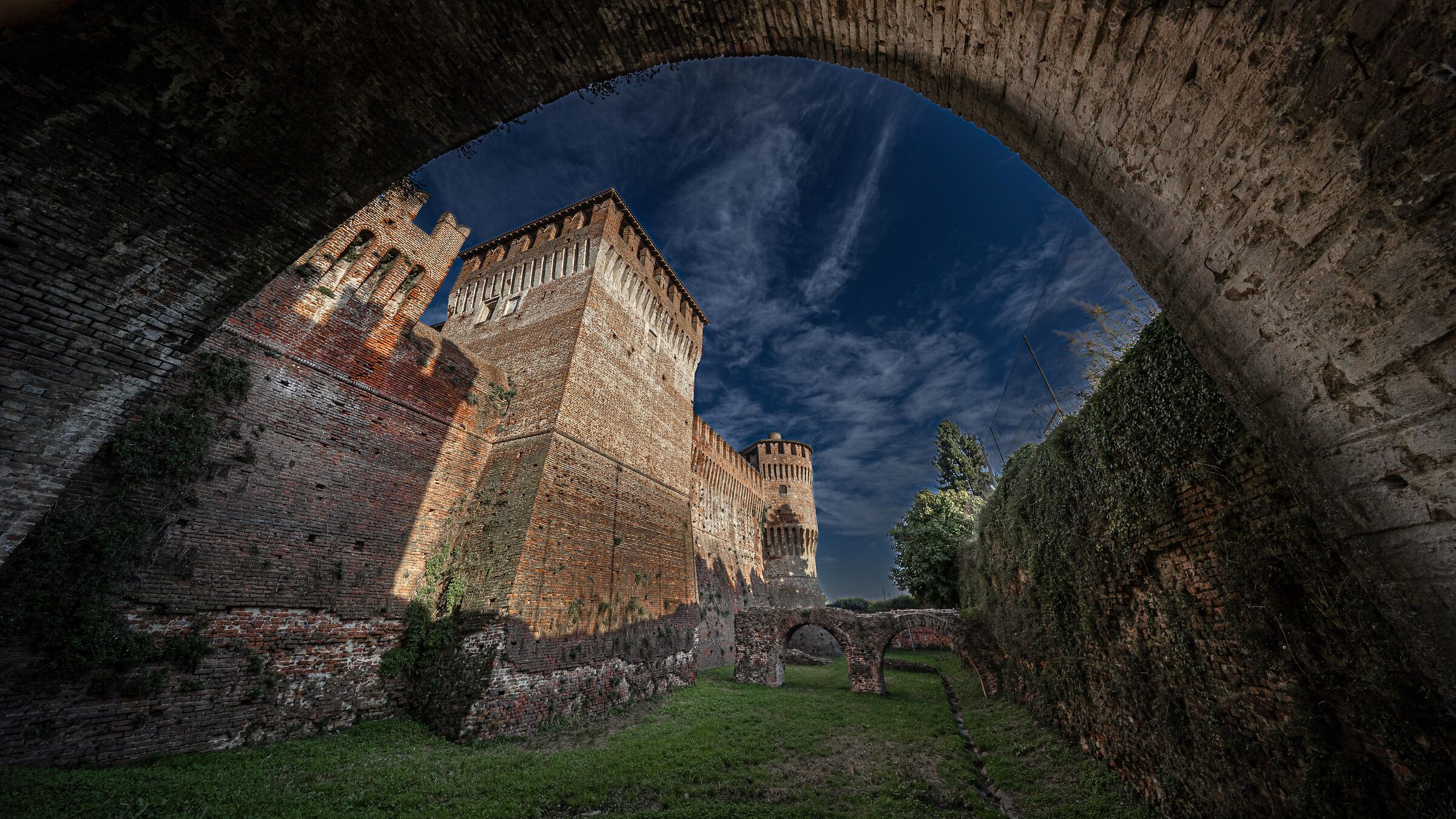 Soncino in 9 mm - dentro il fossato
