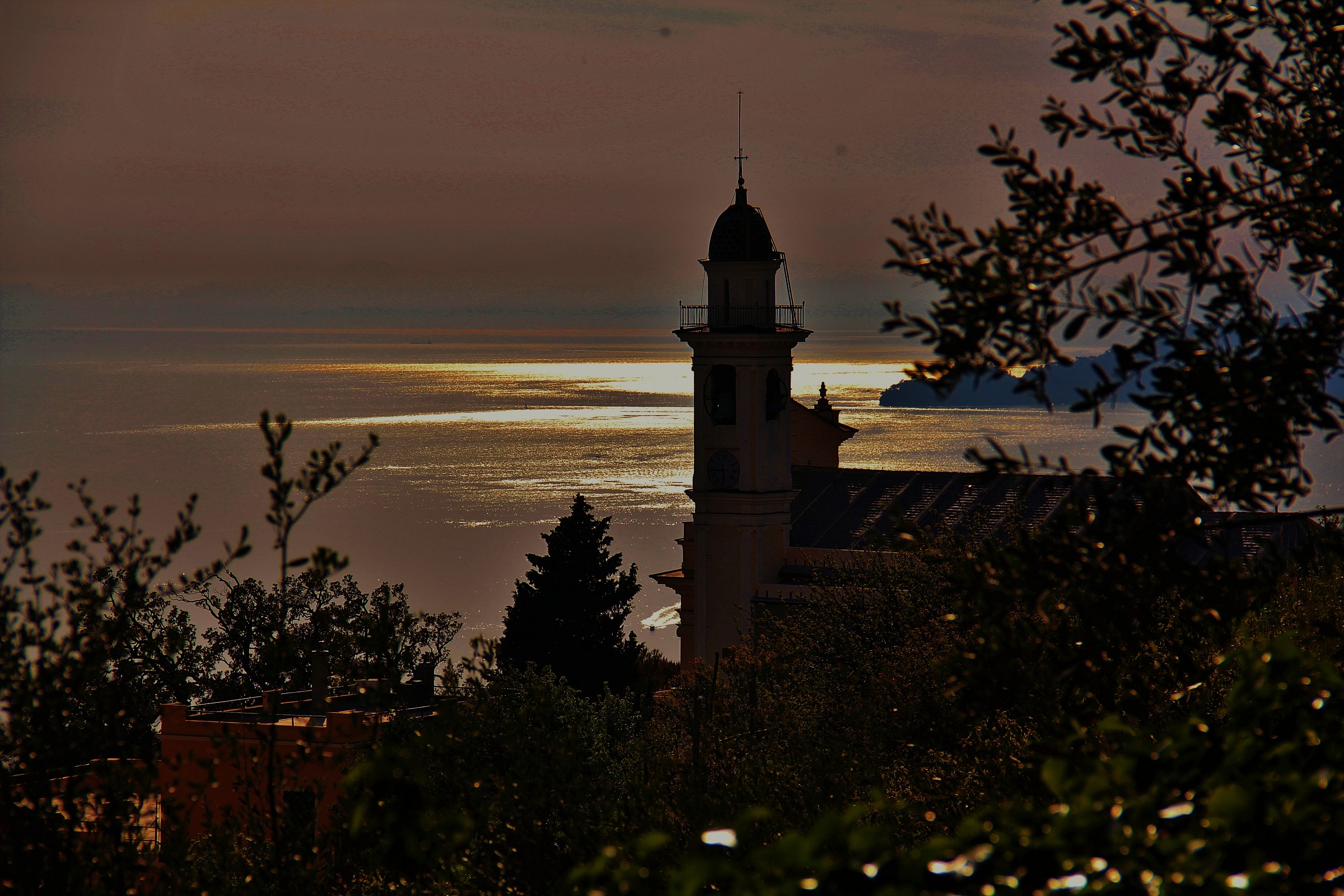 Chiesa di Santa Giulia nel tramonto, Lavagna Ge