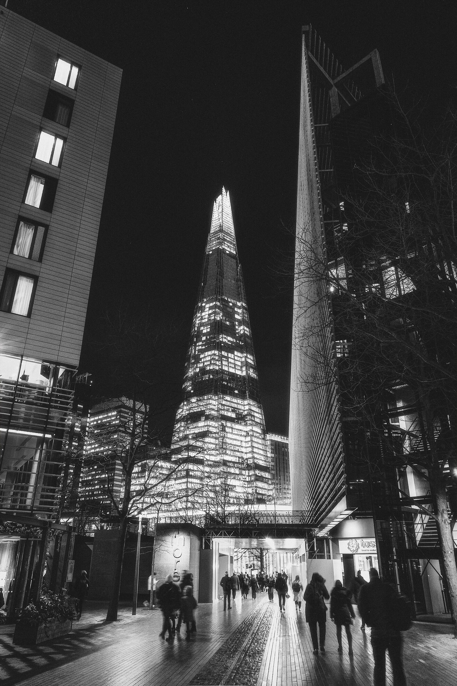 Una scheggia di luce che finisce nella notte