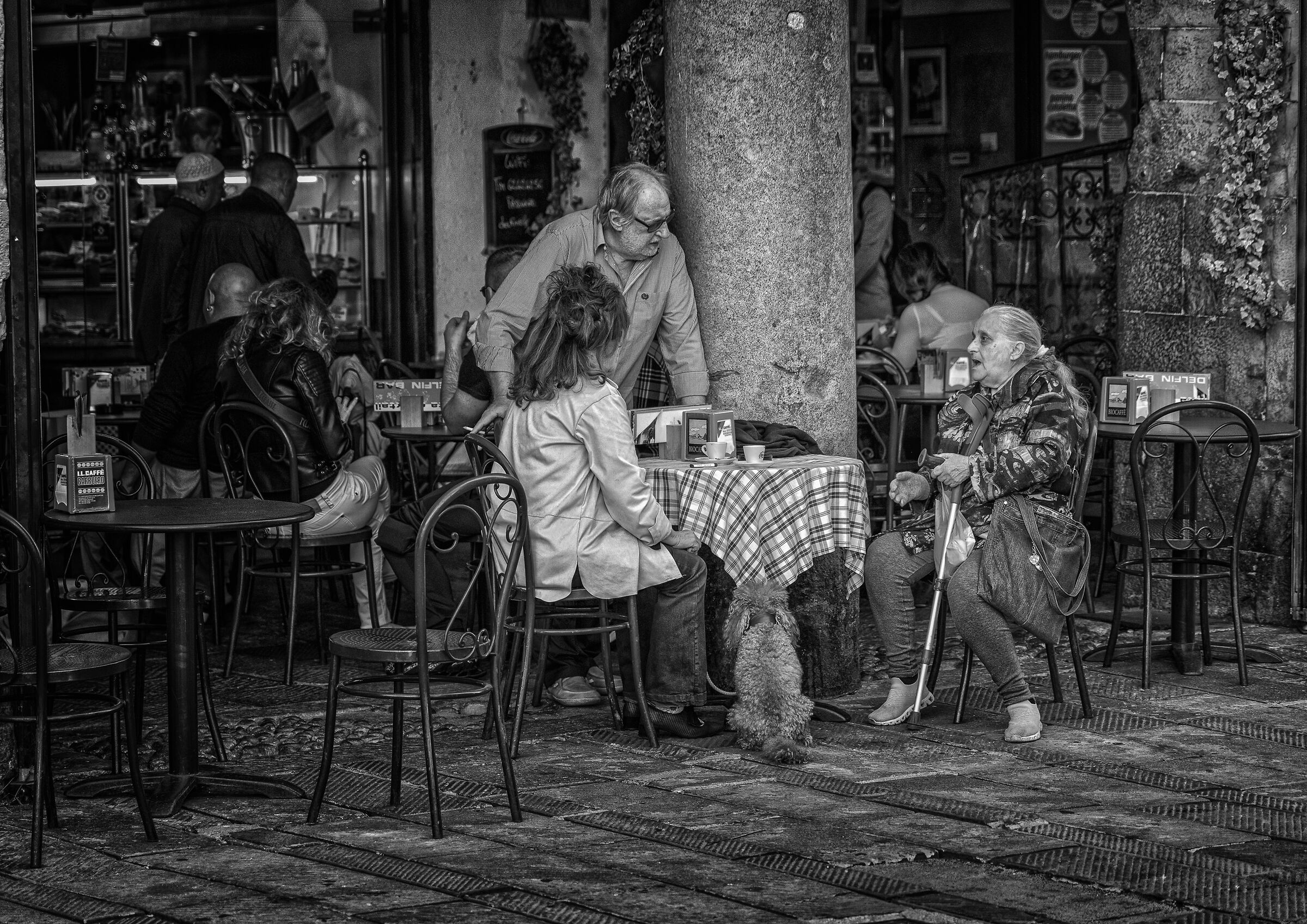 "y love caruggi" life in the alleys of Genoa
