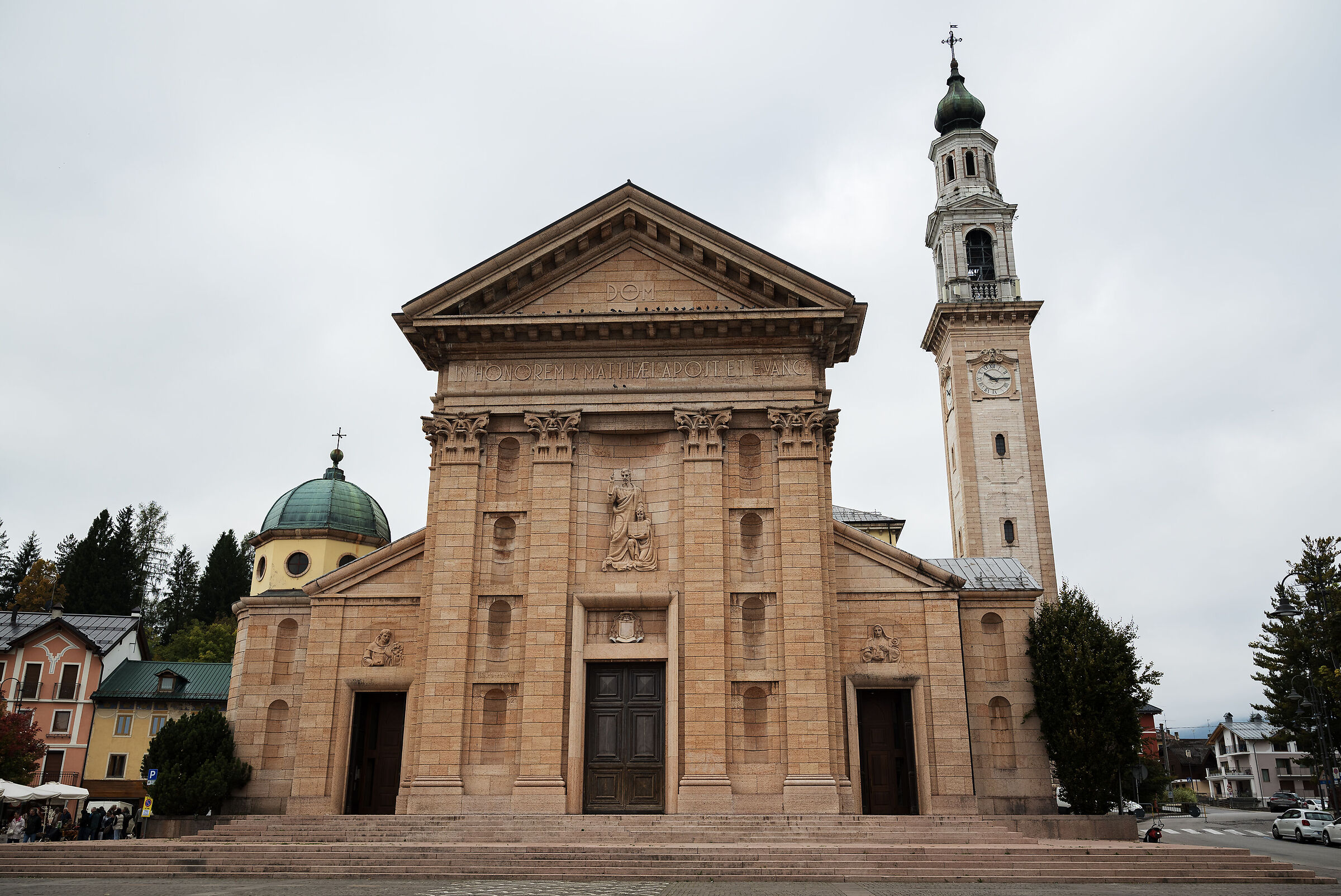 La facciata della chiesa