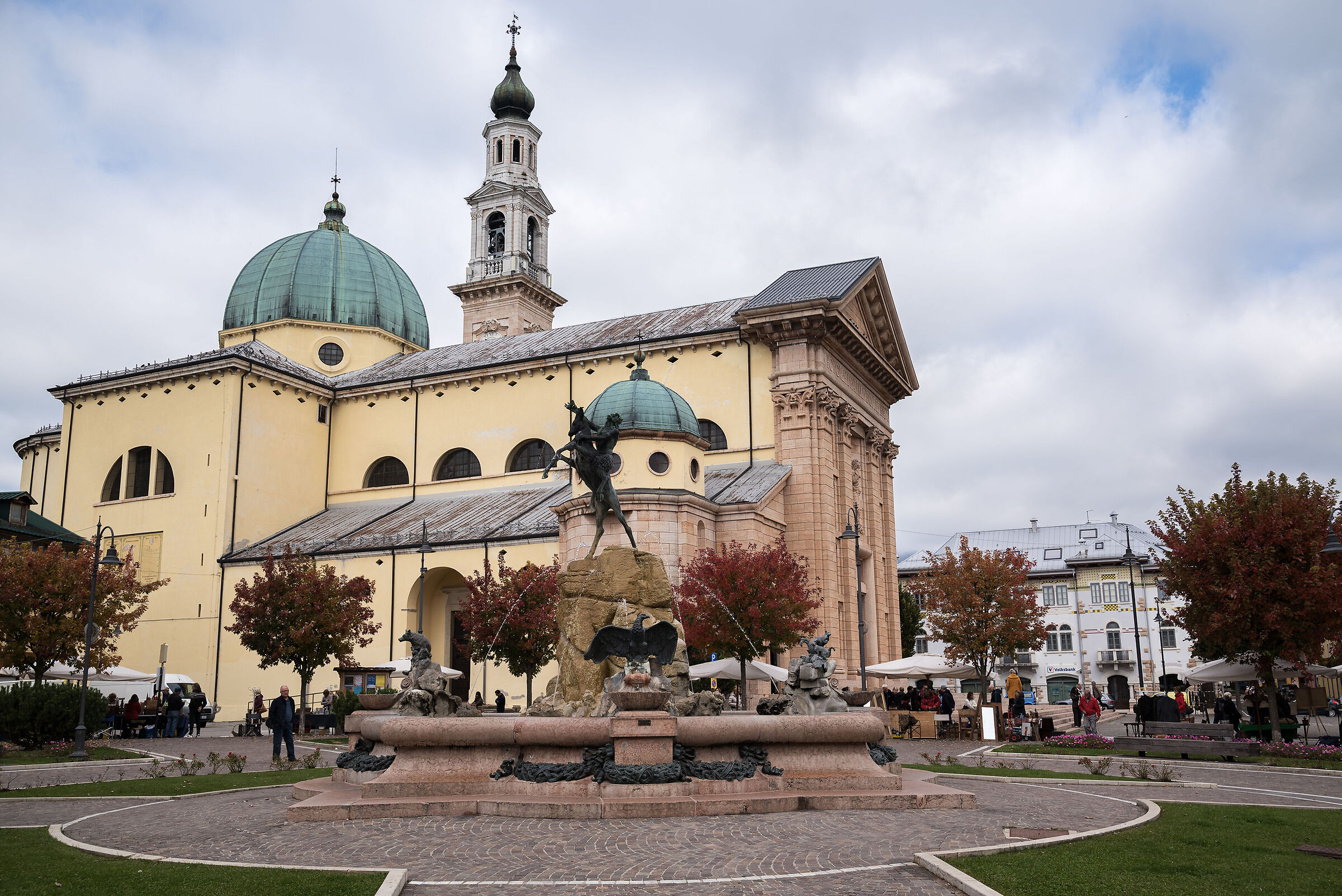La fontana e la chiesa