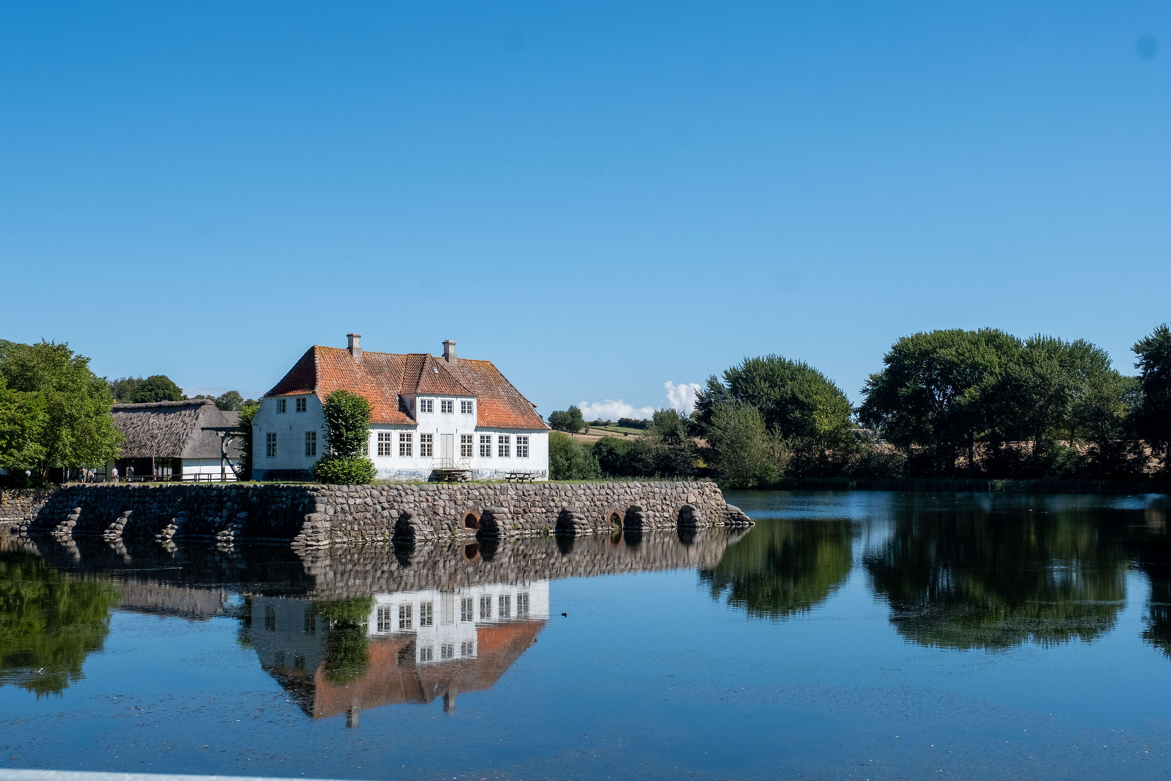 Søbygård