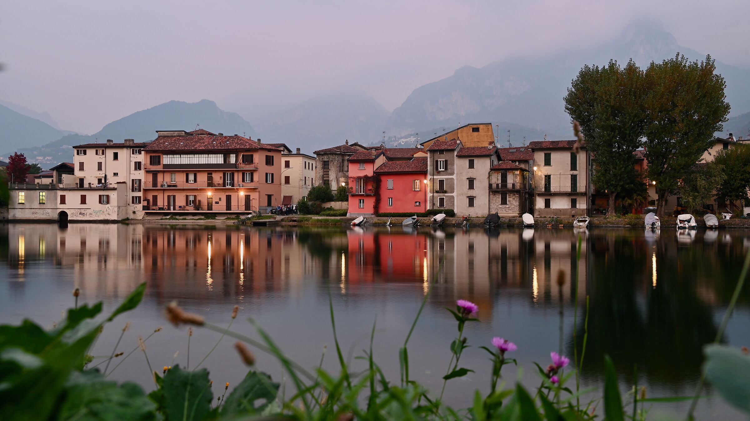 Pescarenico, autumn twilight 2