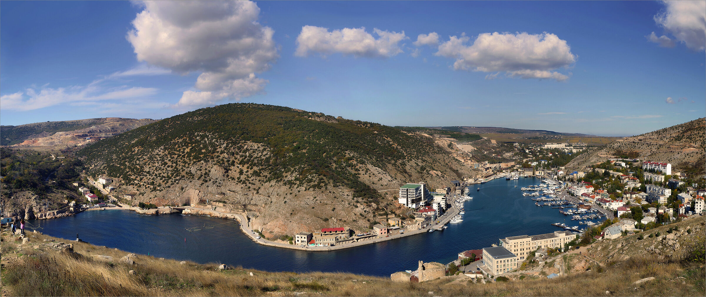 cittá e baia di Balaklava in Crimea