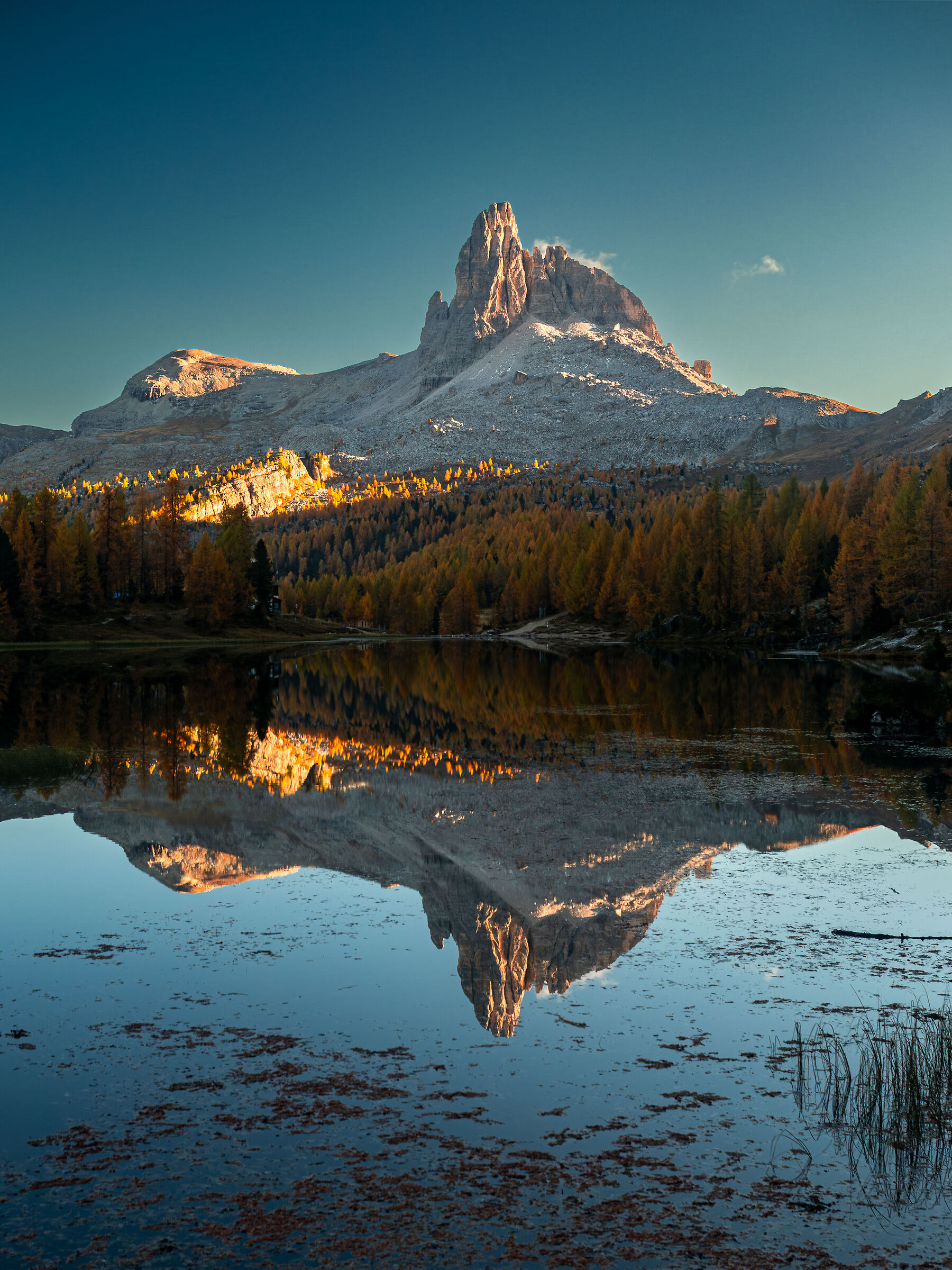 Lake Federa and Croda del Becco at sunset