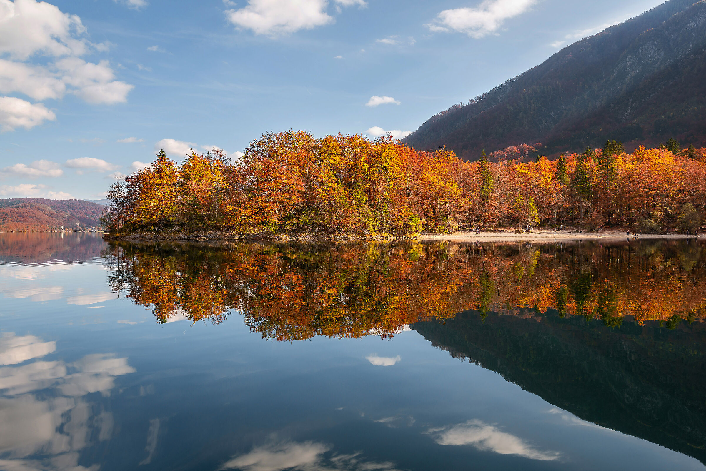 Riflessi autunnali sul lago di Bohinj