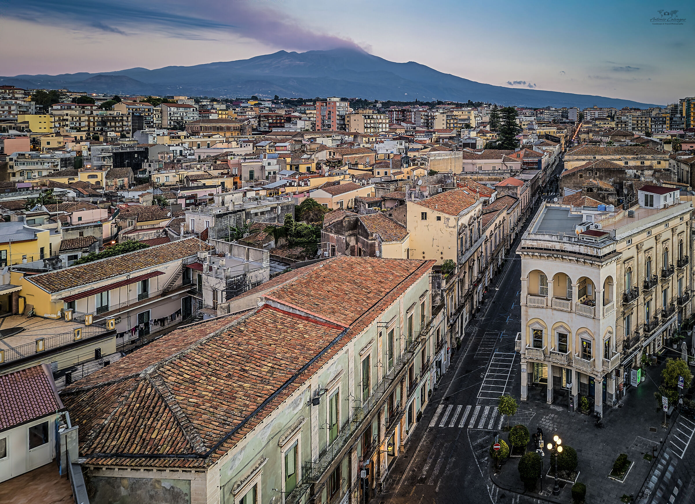 Acireale e l'Etna all'alba