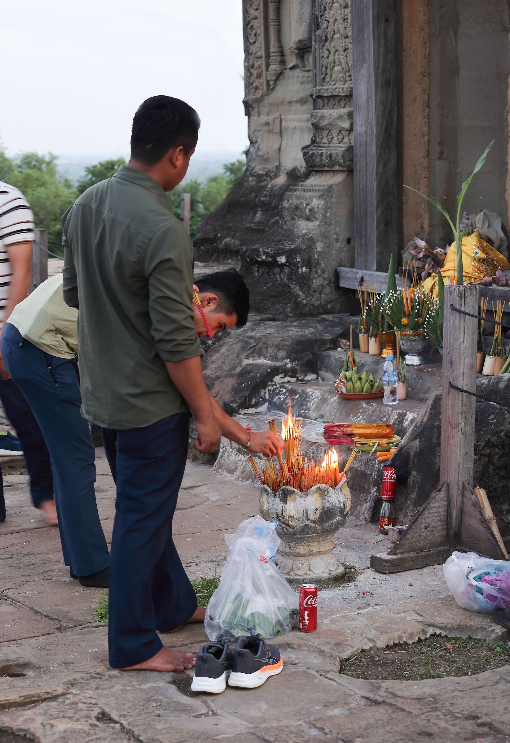 Offerings and prayers in Phnom Bakheng
