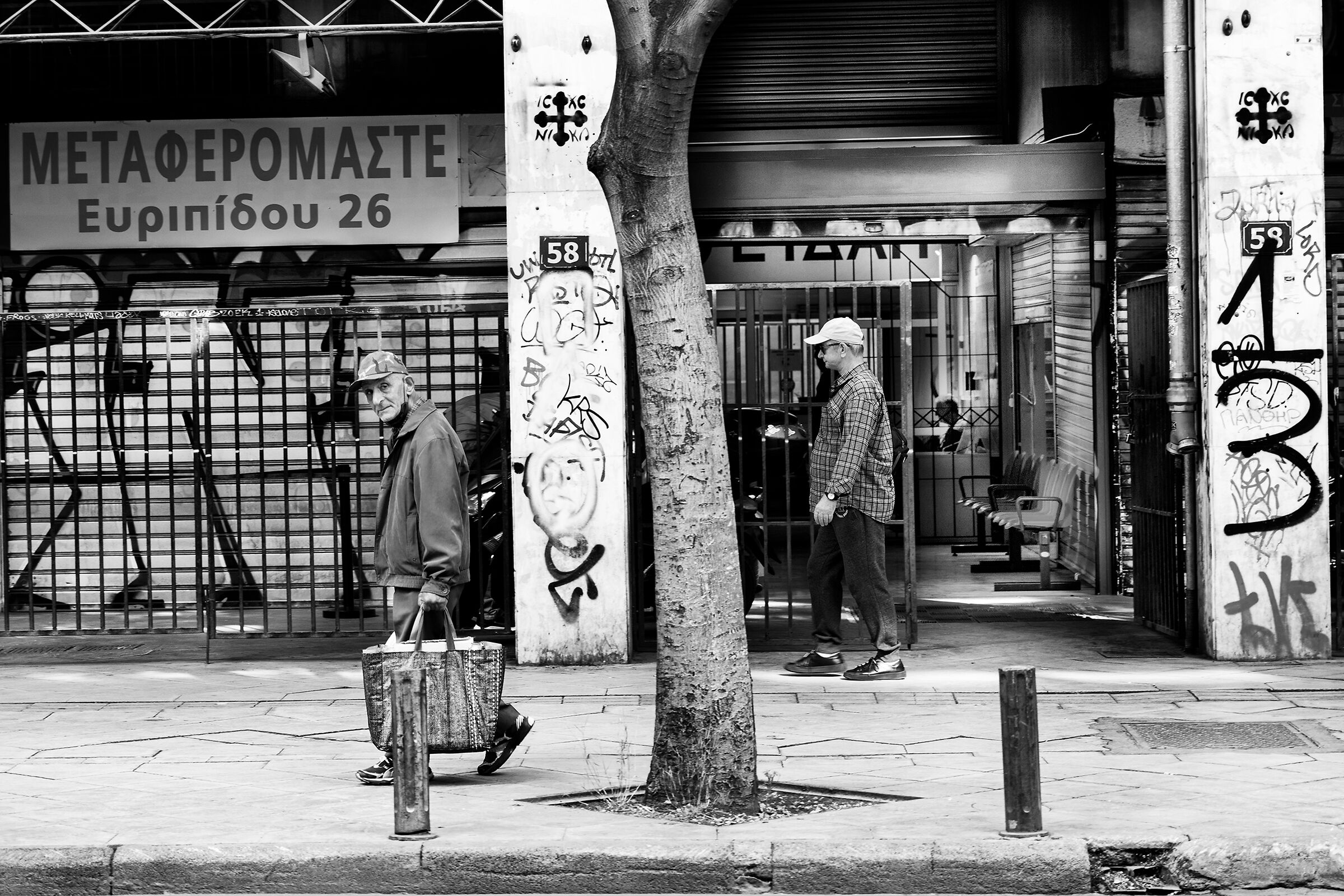 Crossing of glances...