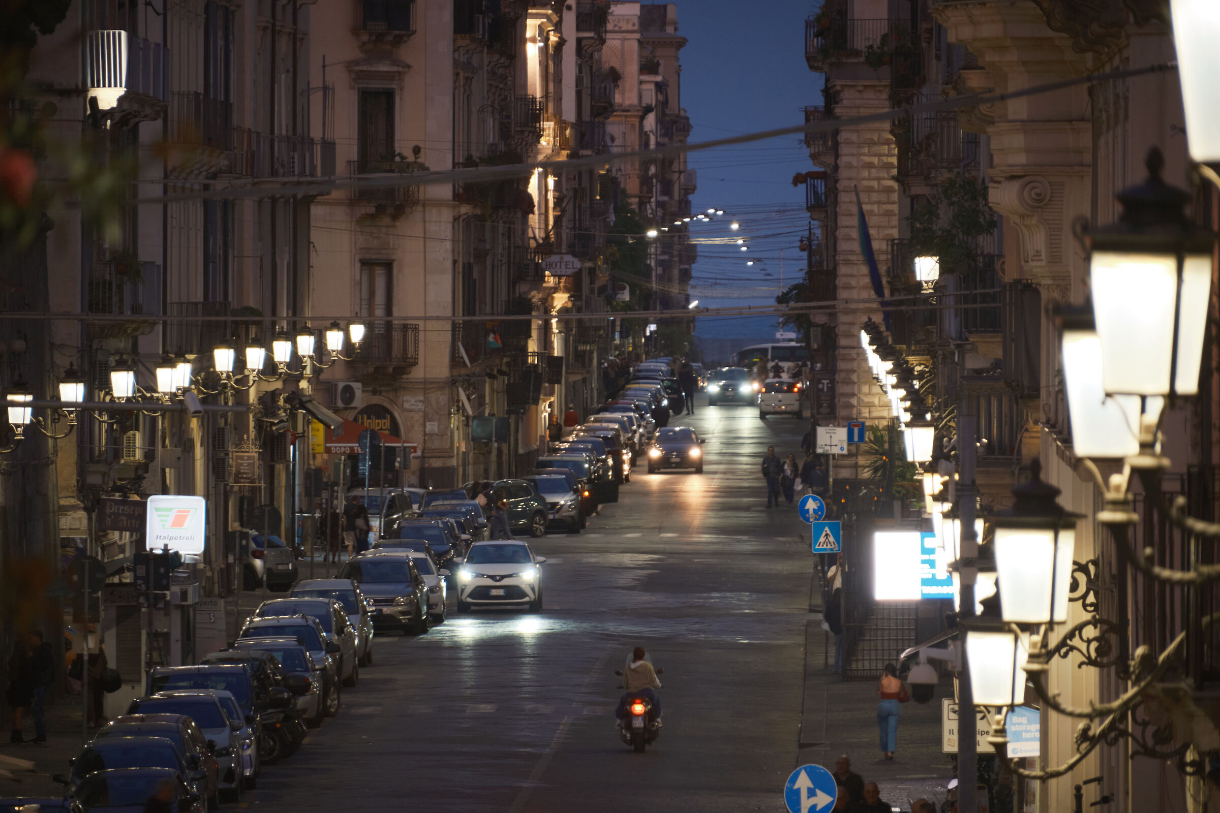 417 mm equivalent, 1/10th of a second, hand-held