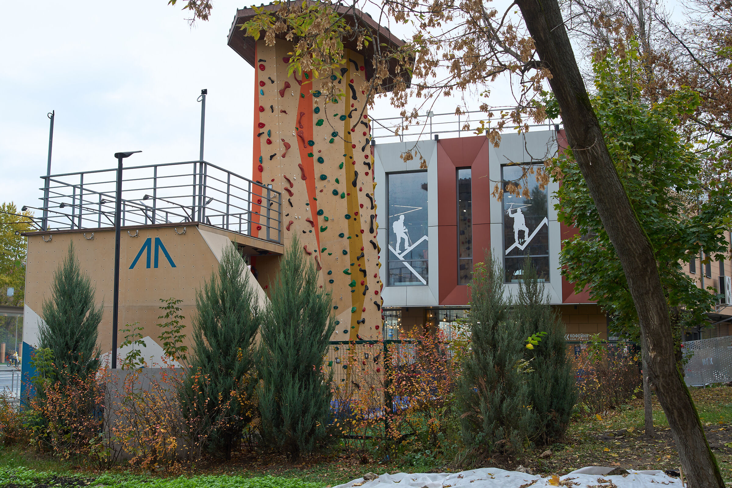 Climbing wall