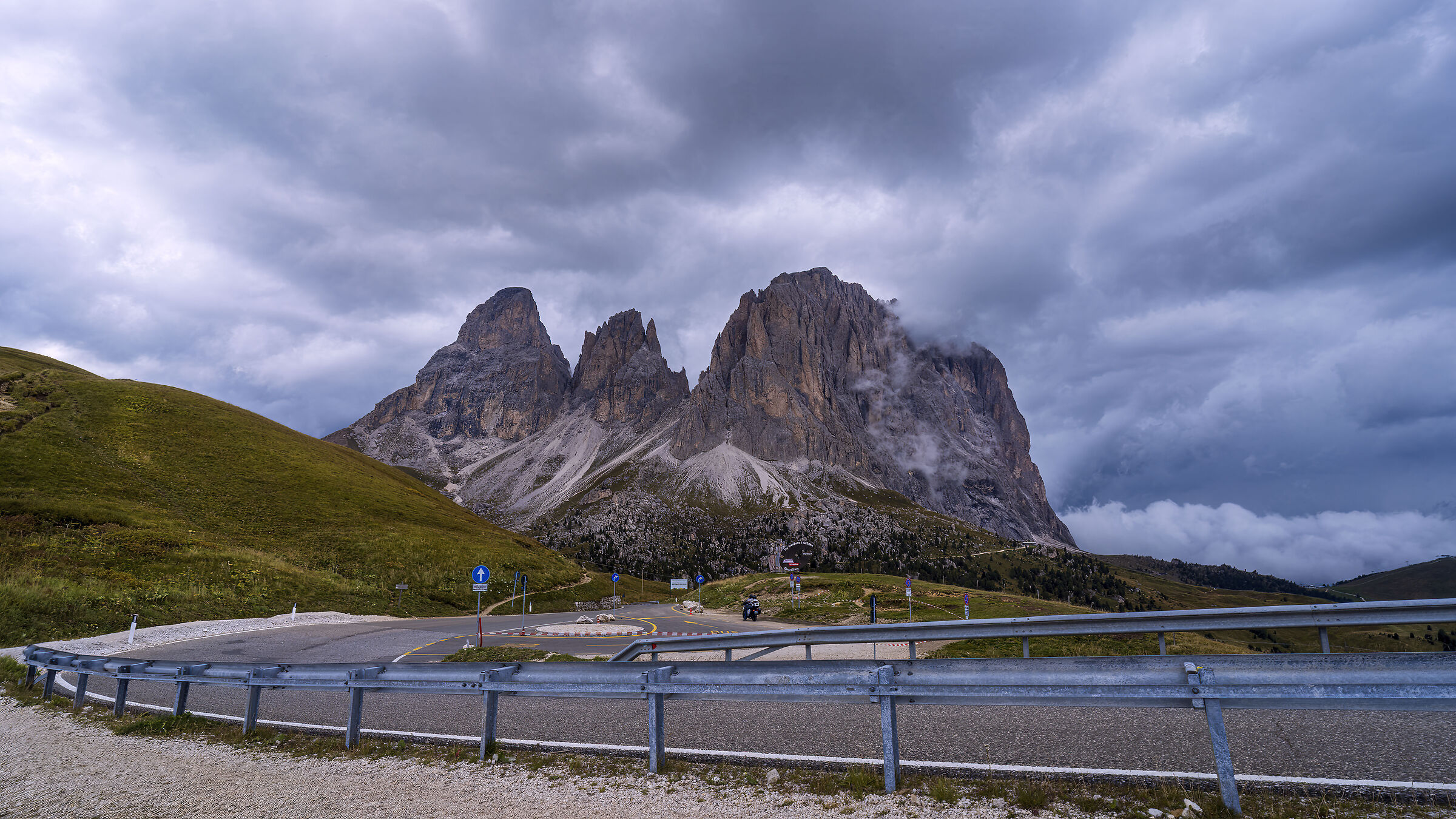Clouds on the Sassolungo...