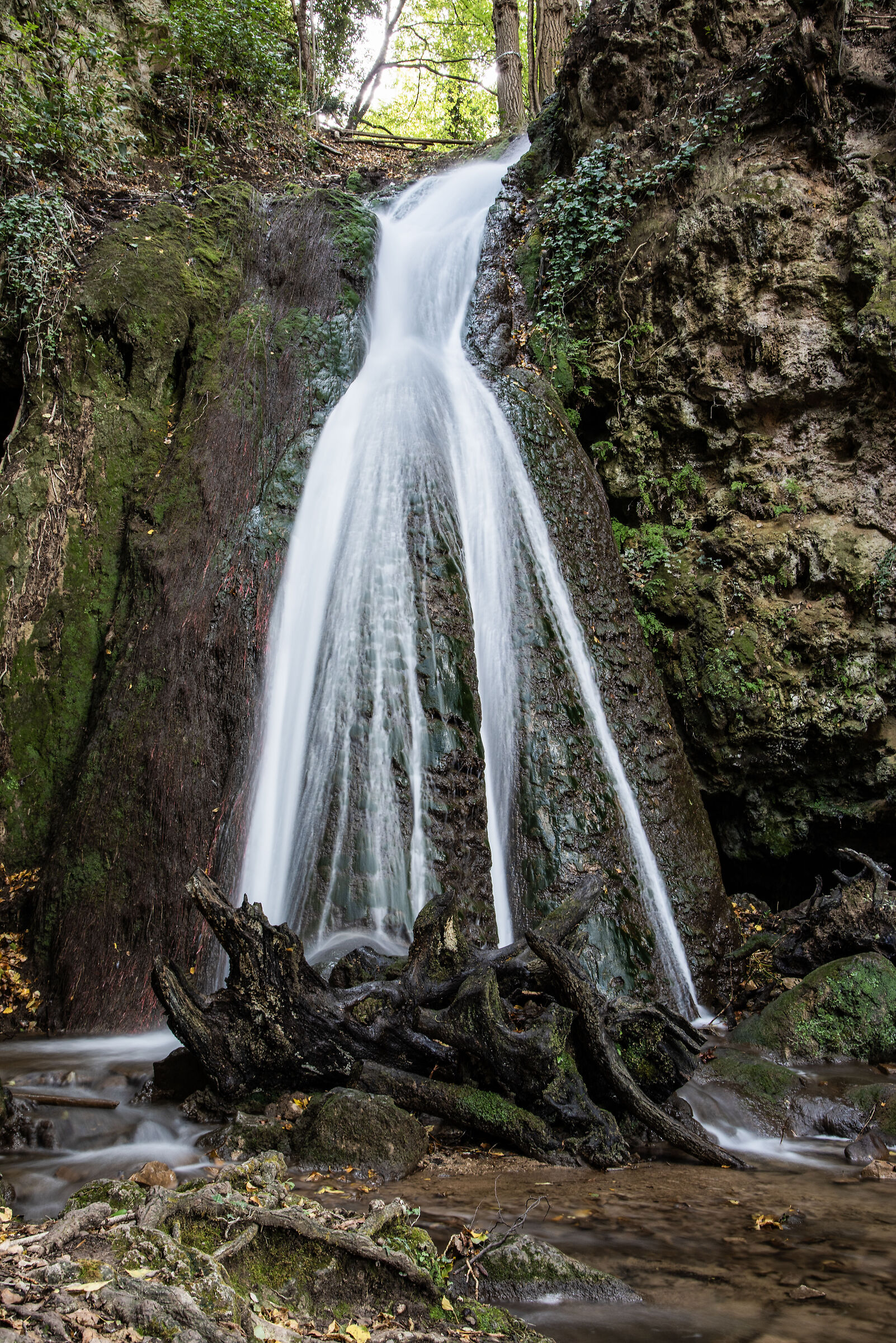 Cascata della sposa in autunno