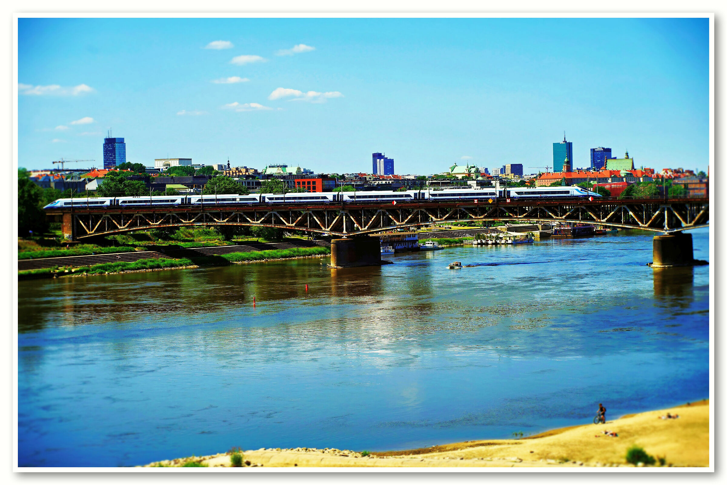 Ponte ferroviario sul fiume Vistola a Varsavia