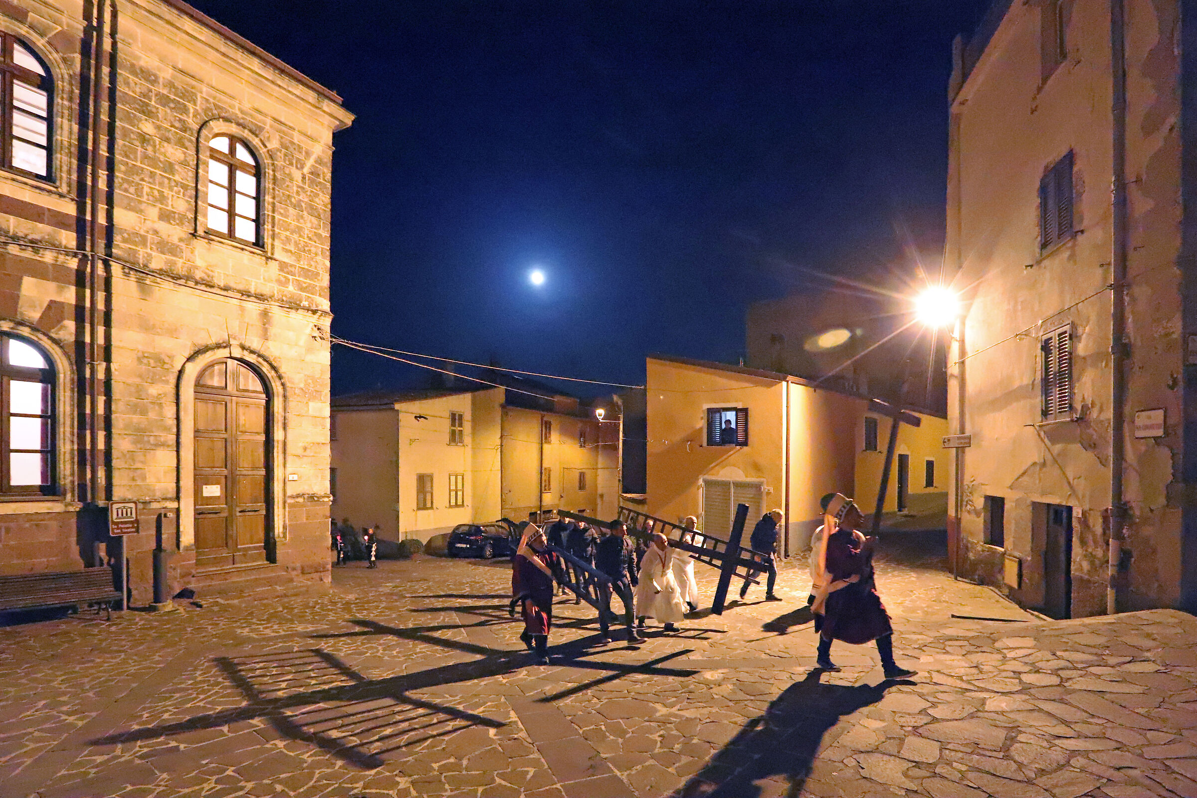 "Sa rughe", procession with Cross and stairs