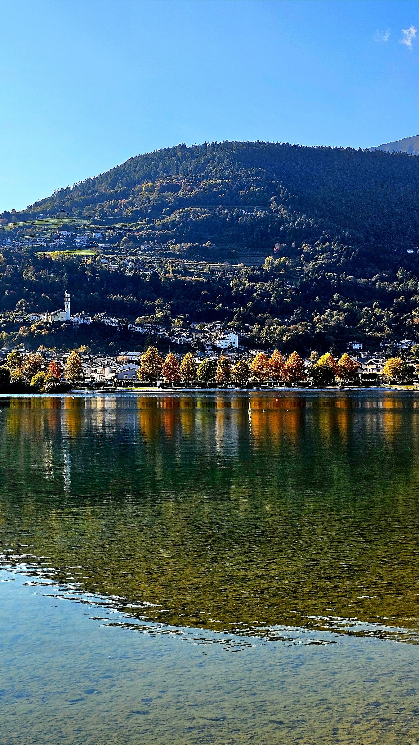 Riflessi autunnali sul lago di Caldonazzo