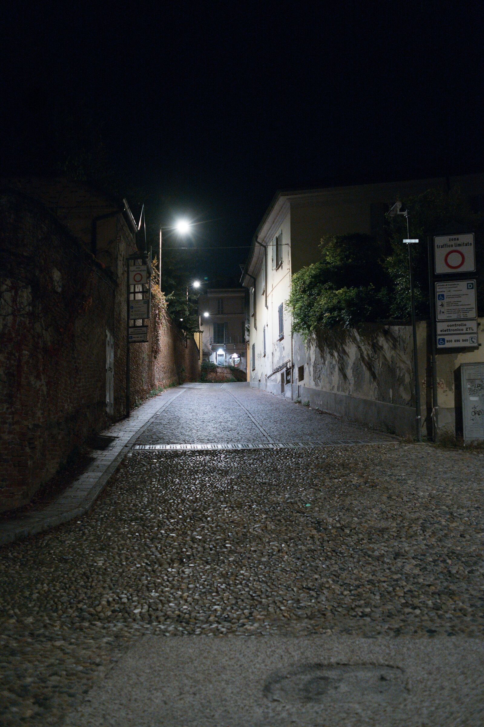 Pavie la nuit, la salita da Porta Calcinara
